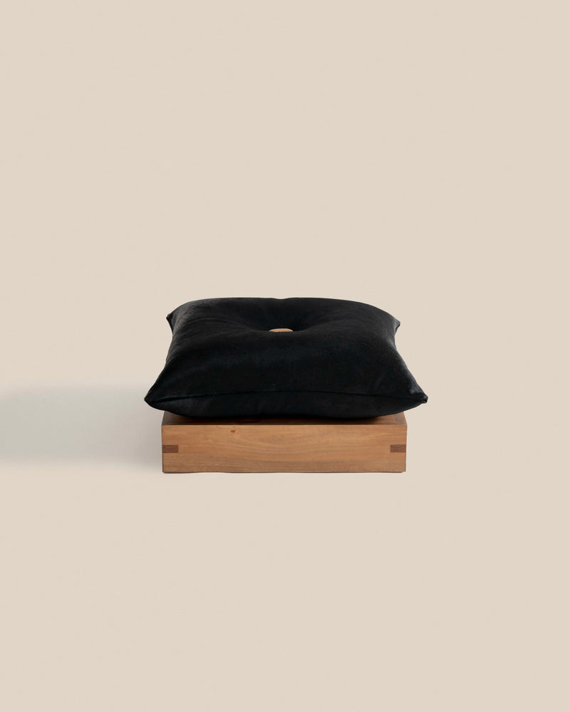 Lazy Ottoman by Garcé Dimofski | The Oblist
