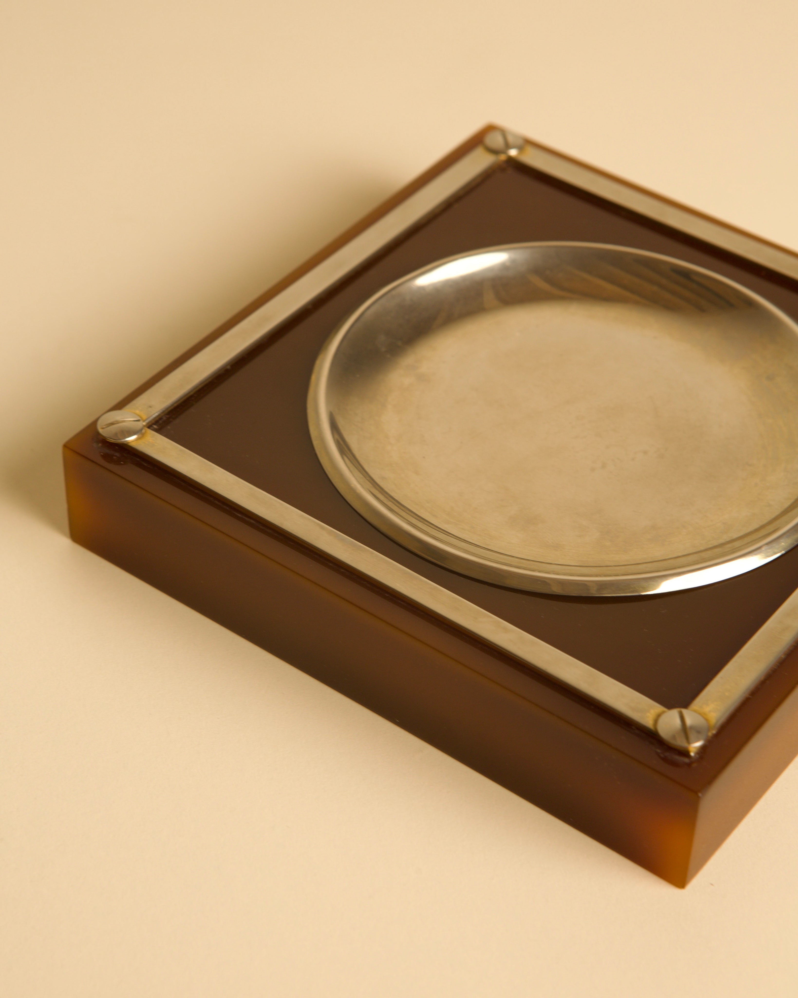 Plateau à bibelots carré italien en métal et résine, années 1960