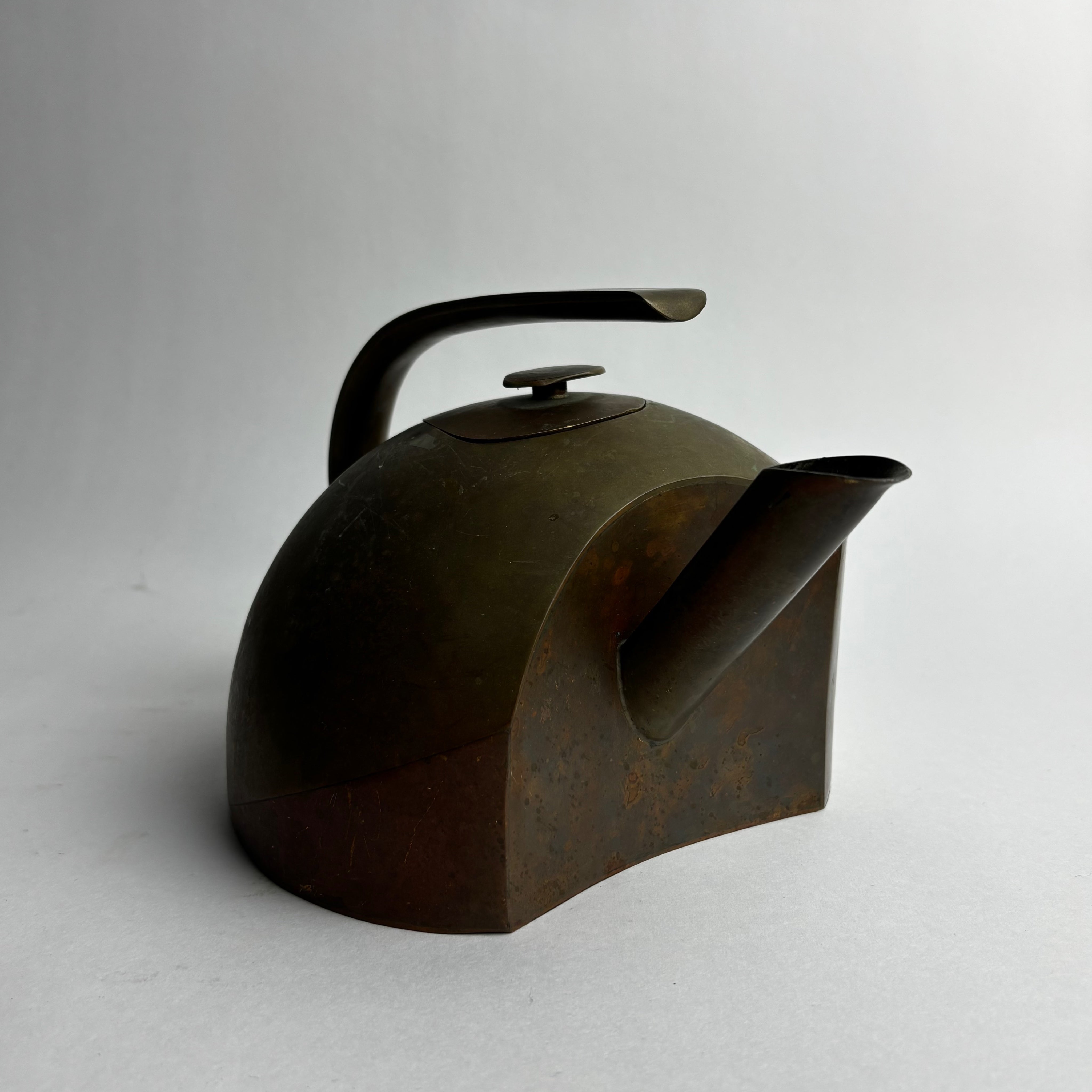 Vintage Tea Pots in Brass - Modernist Copper Collection — close-up
