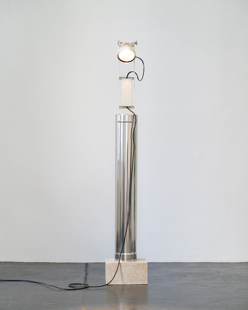 Minimalism Floor Lamp DN_S2507 in Chrome - Column Collection — close-up of chrome finish and light fixture