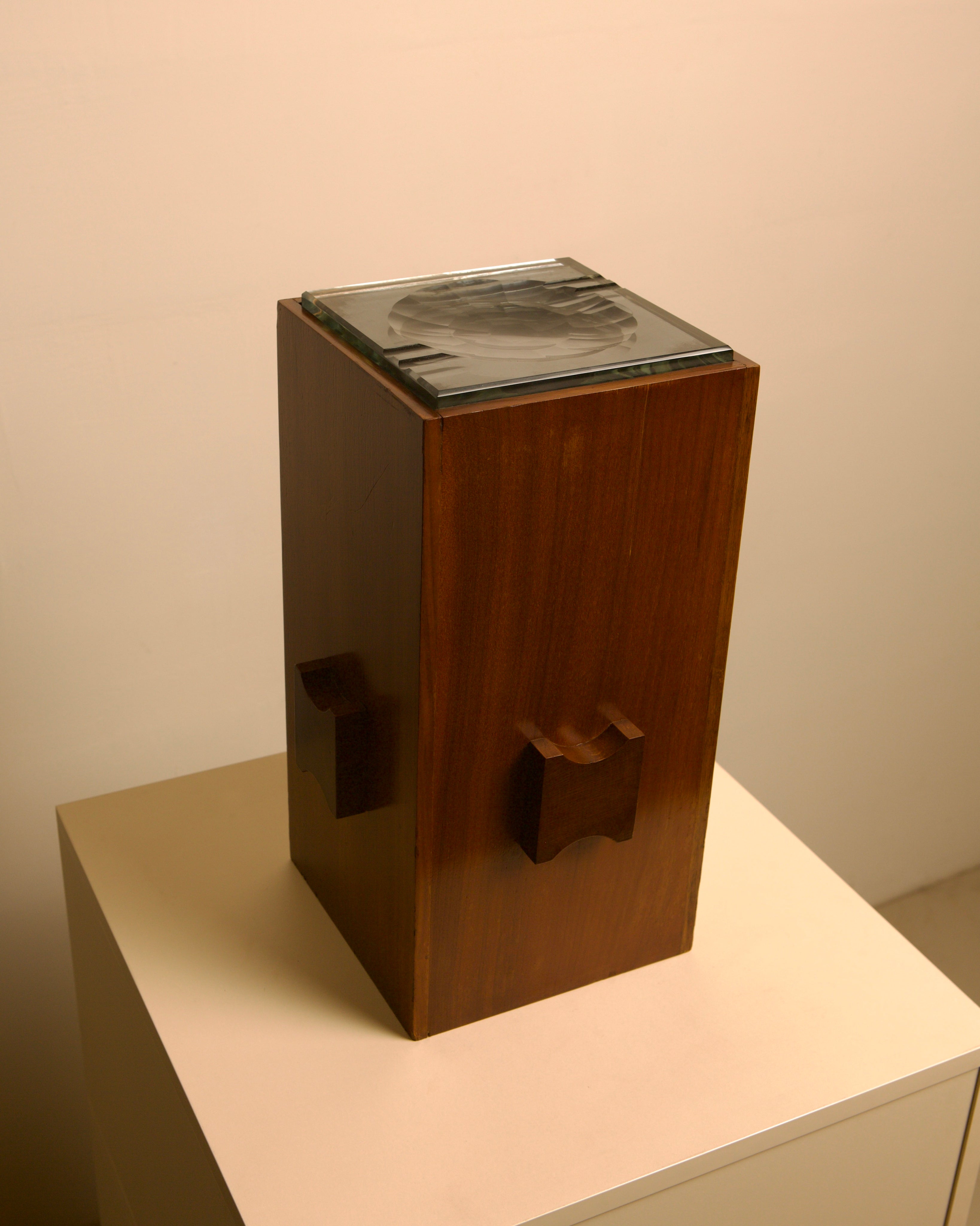 Italian floor ashtray Series 2461 by Max Ingrand for Fontana Arte, 1960s by Treaptyque | The Oblist