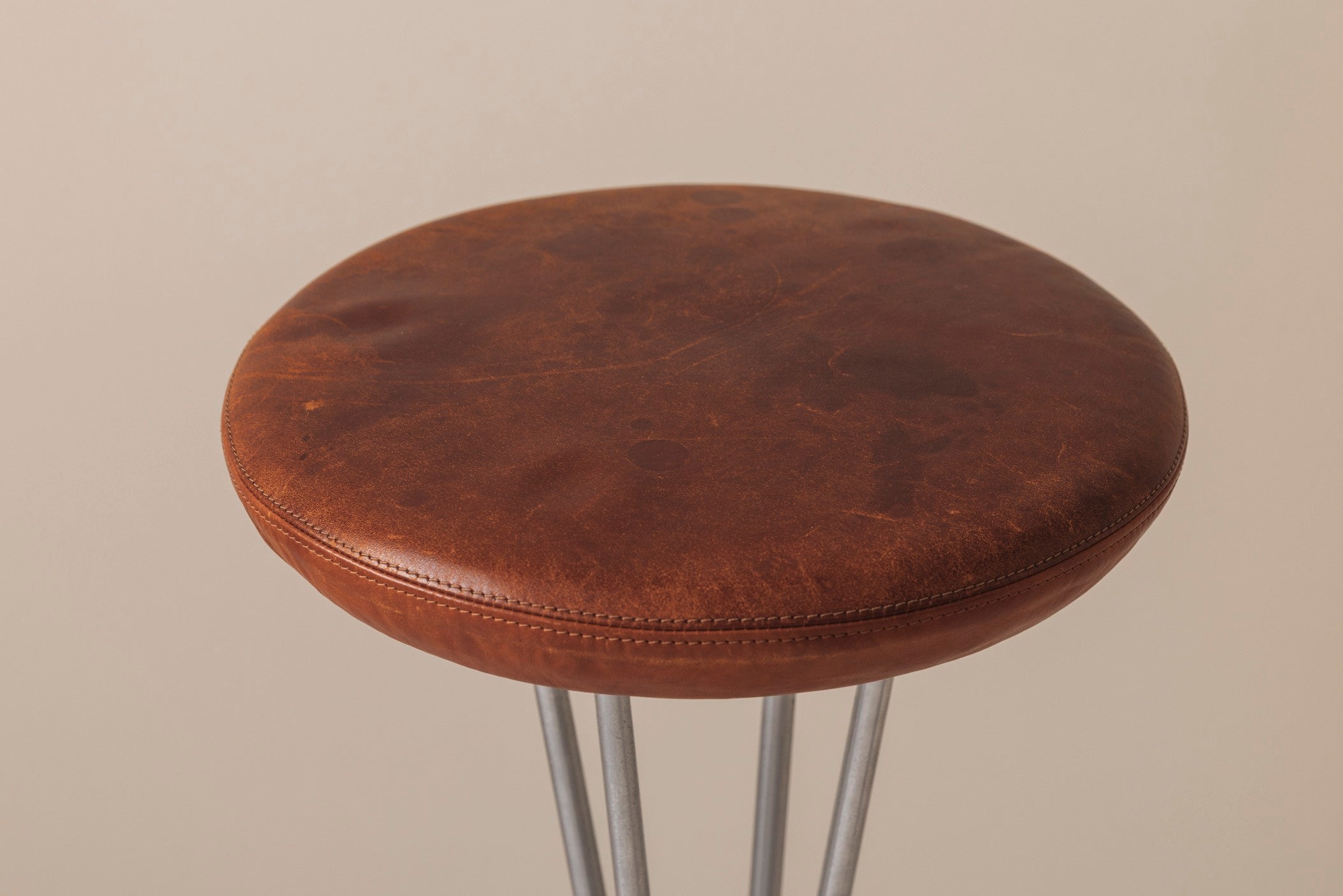 Set of Two Bar Stools in patinated leather by Piet Hein for Fritz Hansen, Denmark, 1960s — close-up