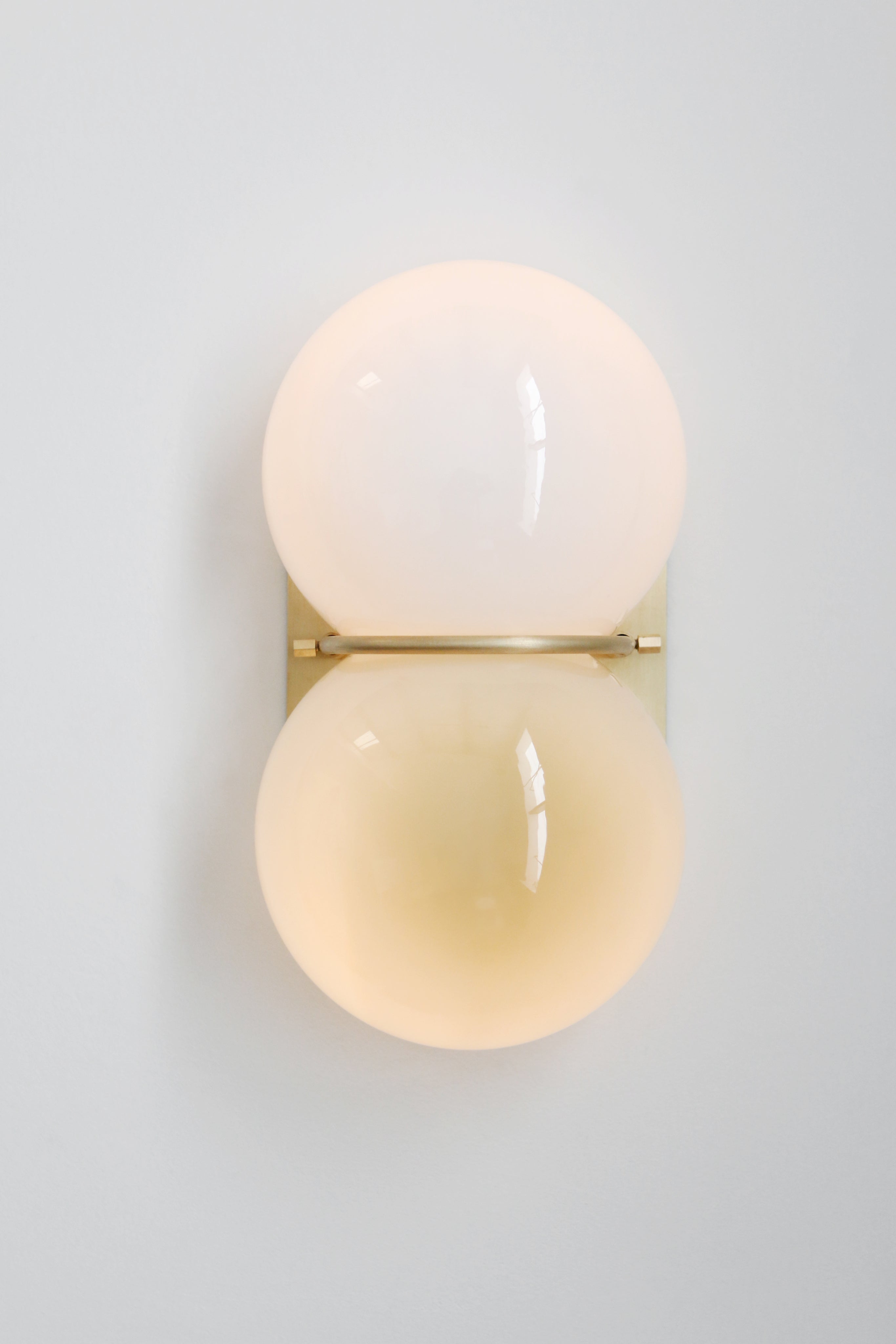 SkLO Twin 1.0 Sconce - Light beige/white glass, Brushed Brass finish — side angle