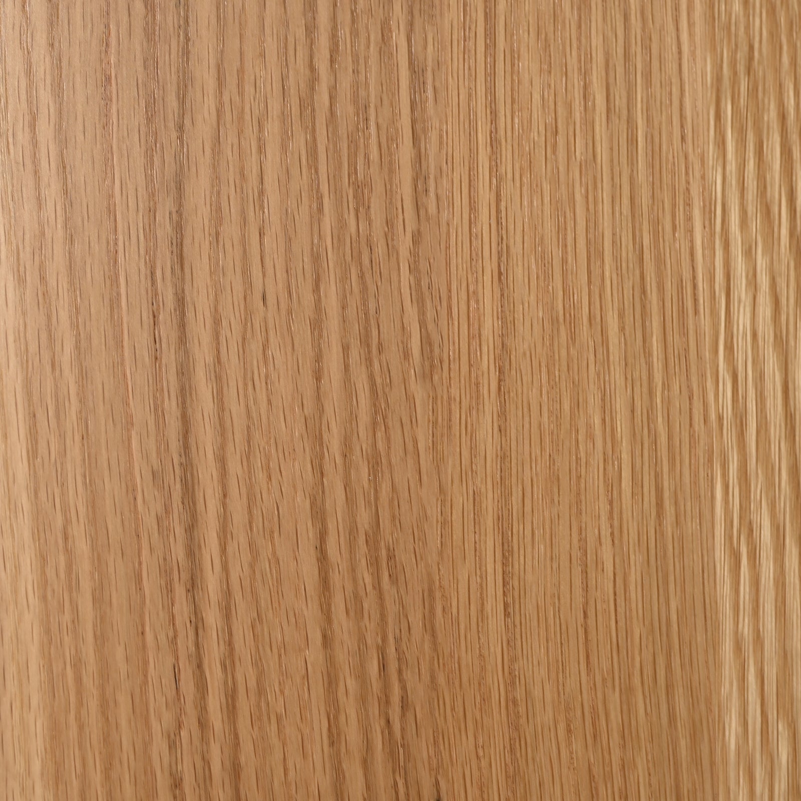 Elmyr Dining Table — close-up of natural oak wood grain
