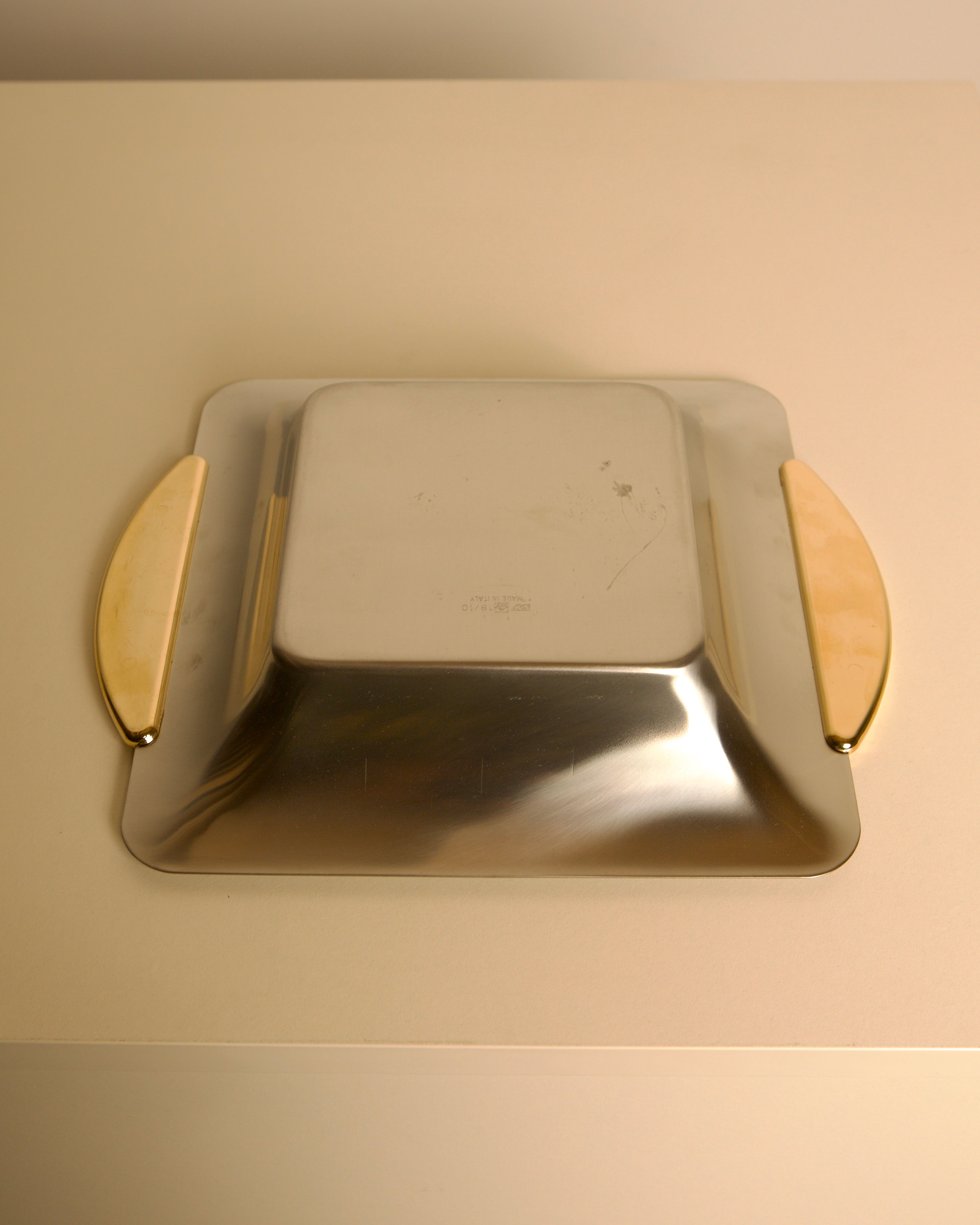 Italian stainless steel trinket tray by Elizabeth Line 80s — close-up