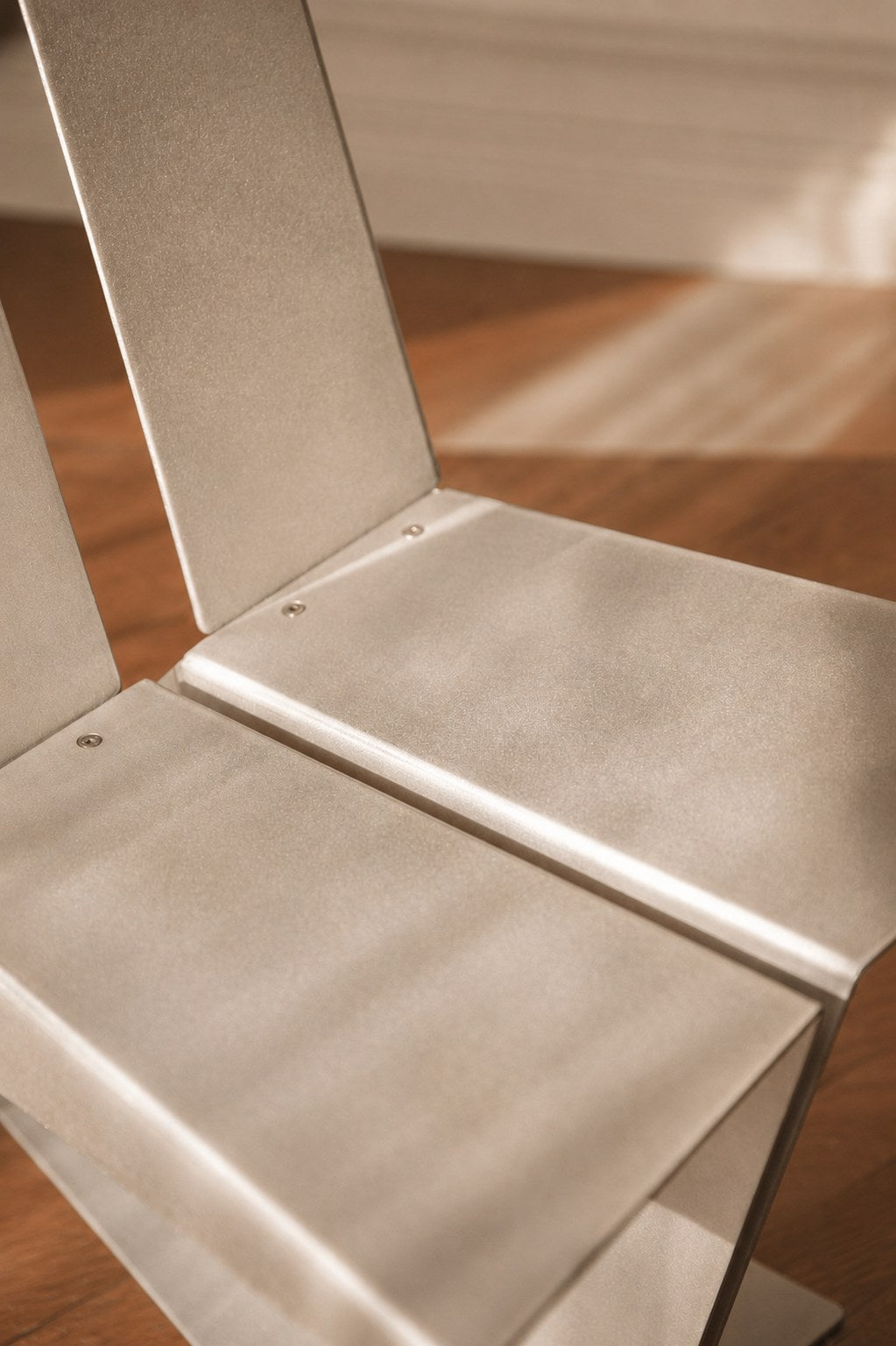 Quilla Chair in Aluminum — lifestyle setting