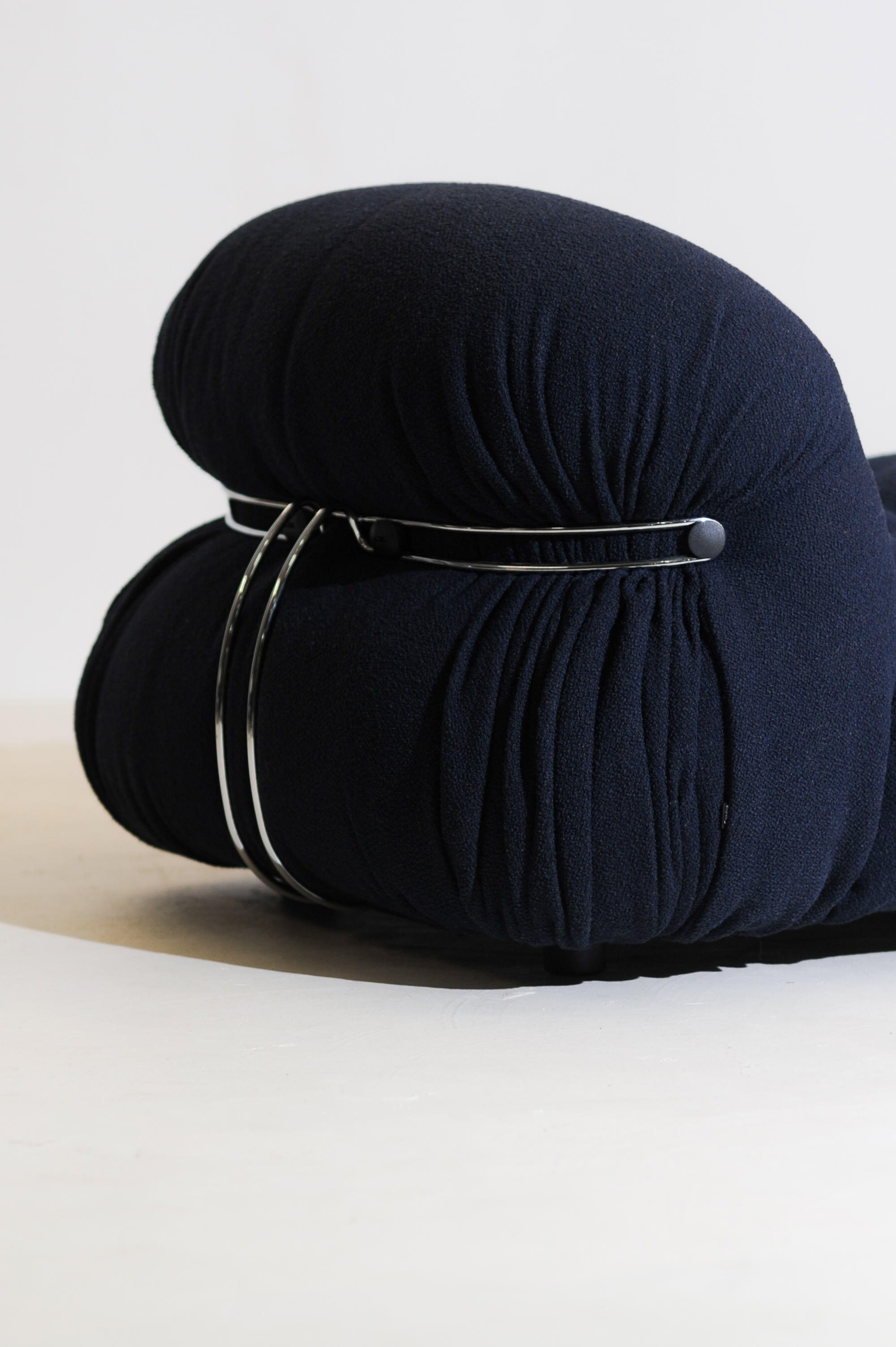 Chaise Longue Soriana par Afra & Tobia Scarpa en Bleu Nuit