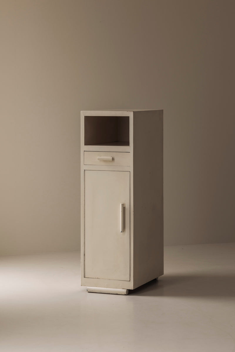Elegant Modernist Cabinet from the 1930s — close-up of white painted surface