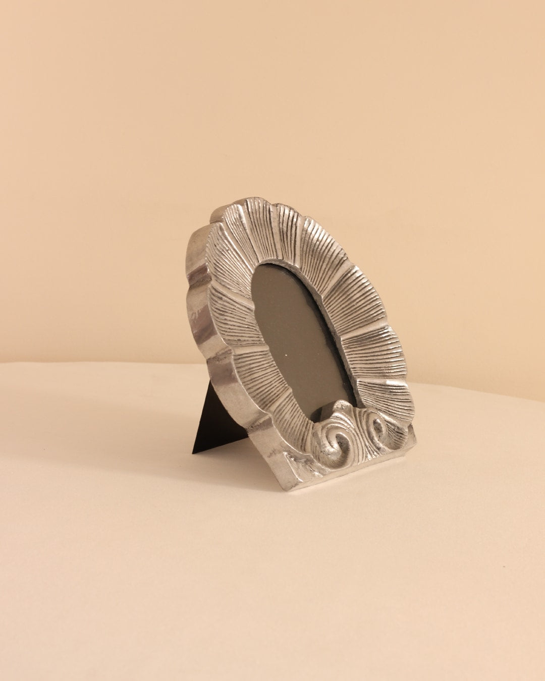 Shell Photo Frame — detail view