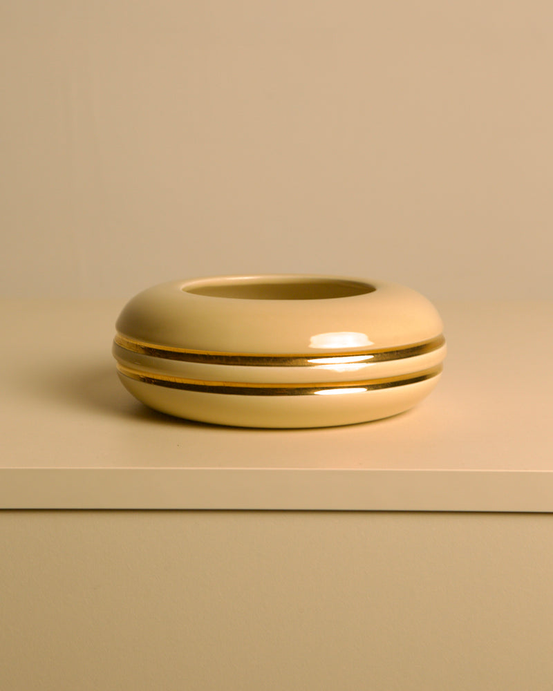 Italian ceramic cream and gold 60's pocket emptier — close-up showing glossy surface and gold detailing
