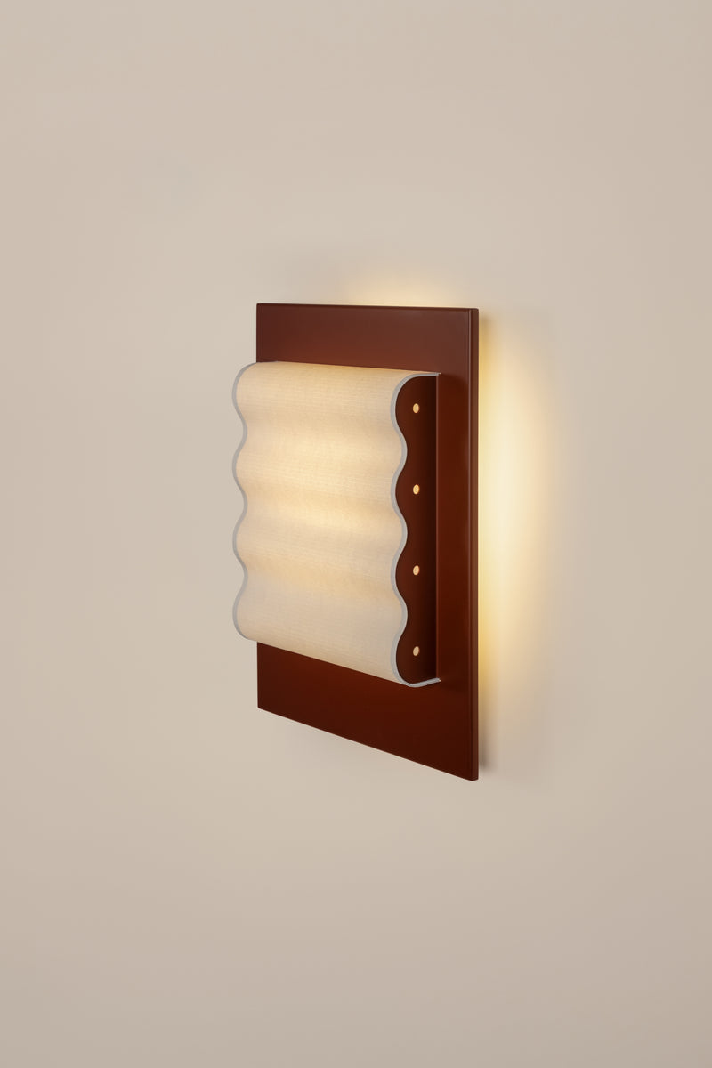 Frame" Brun M — close-up of warm light on textured brown surface