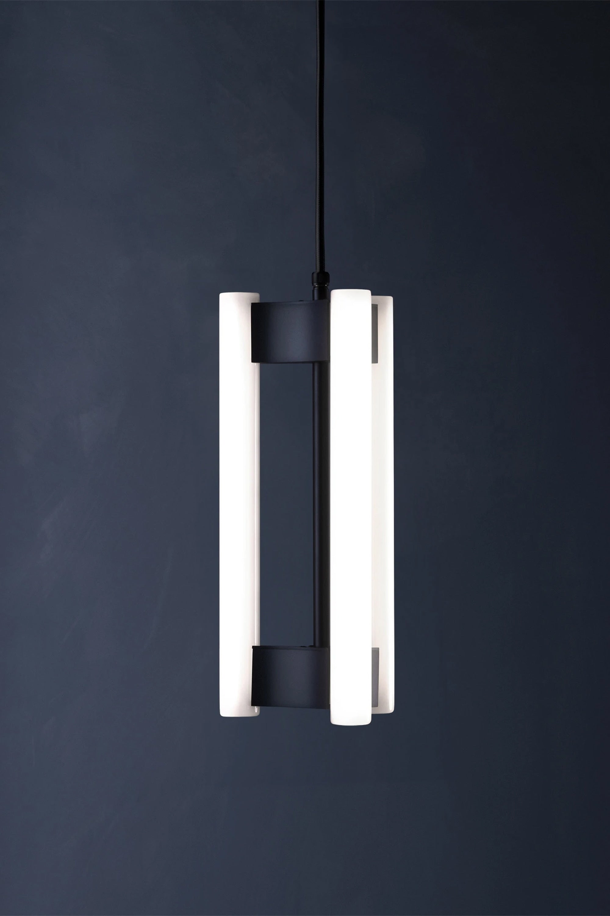 LIA SUSPENSION 30 — close-up