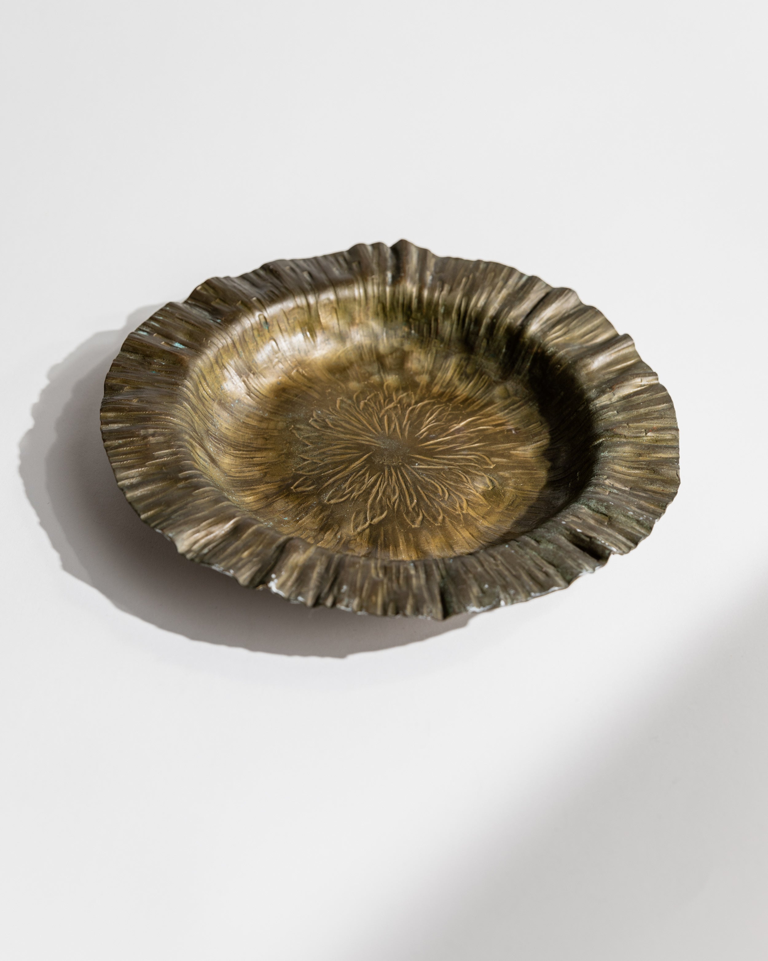 1960s Italian brass decorative bowl with fluted scalloped rim