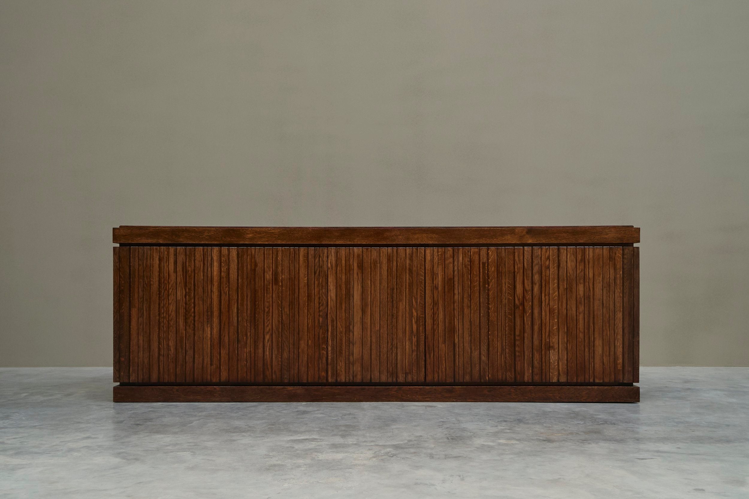 Exceptional and Unique Freestanding Sideboard in Solid Oak, Belgium, 1970s — close-up