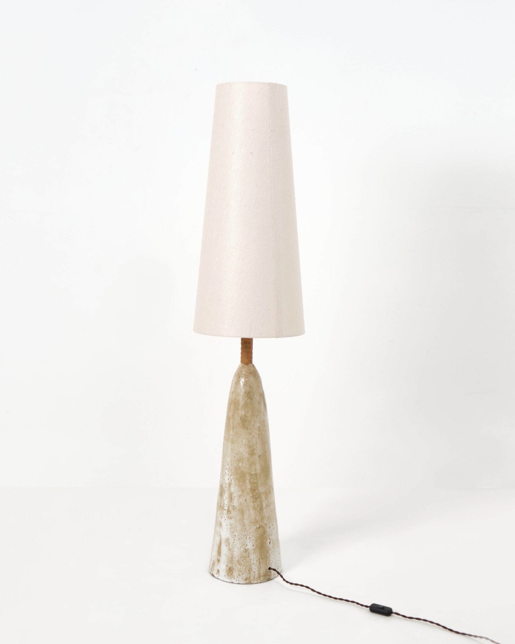 Quinta Floor Light No2 — top view of ceramic base and fabric shade