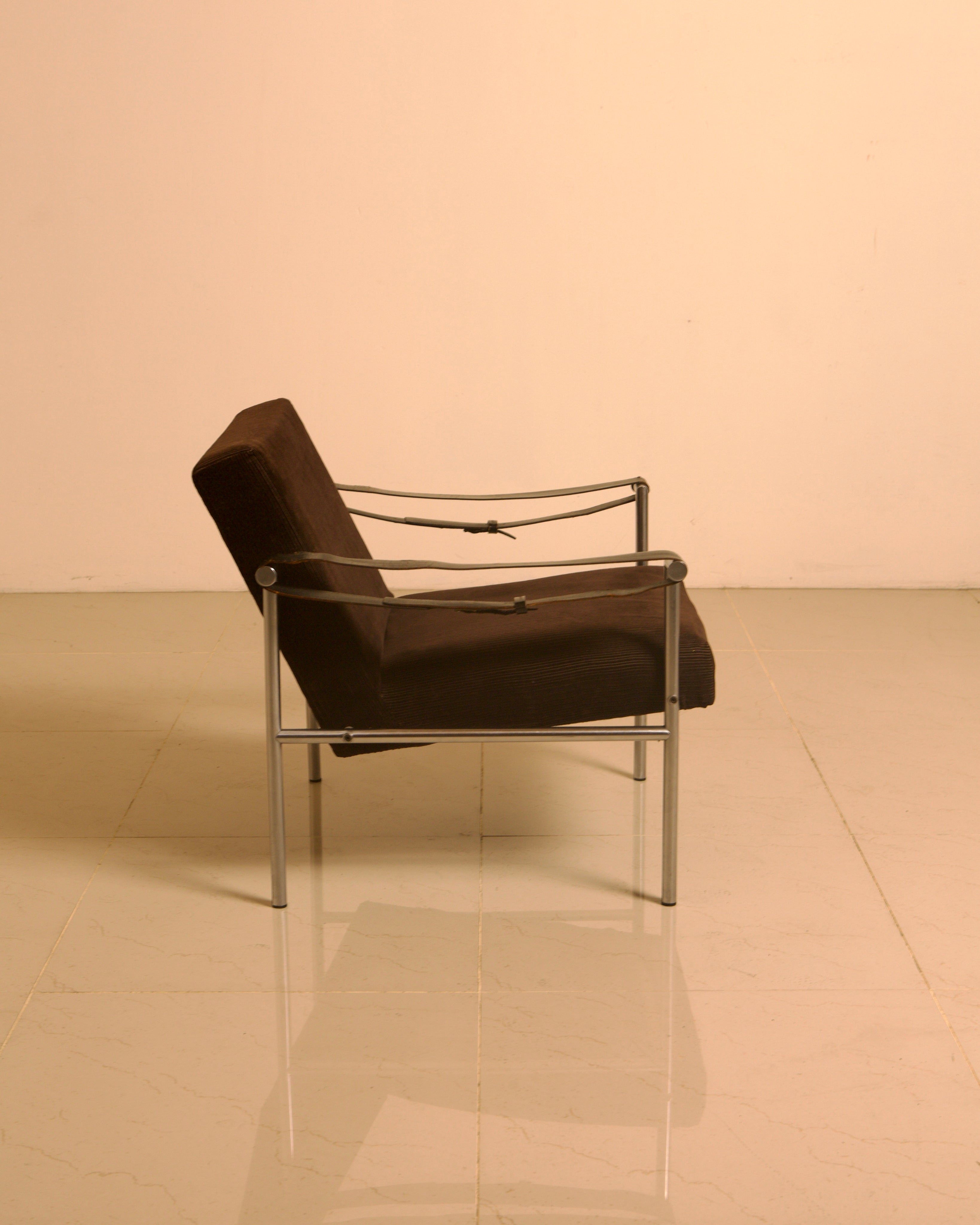 SZ38 Armchair by Martin Visser and Dick van der Net for Spectrum 60's — side angle showing brown upholstery and metal frame