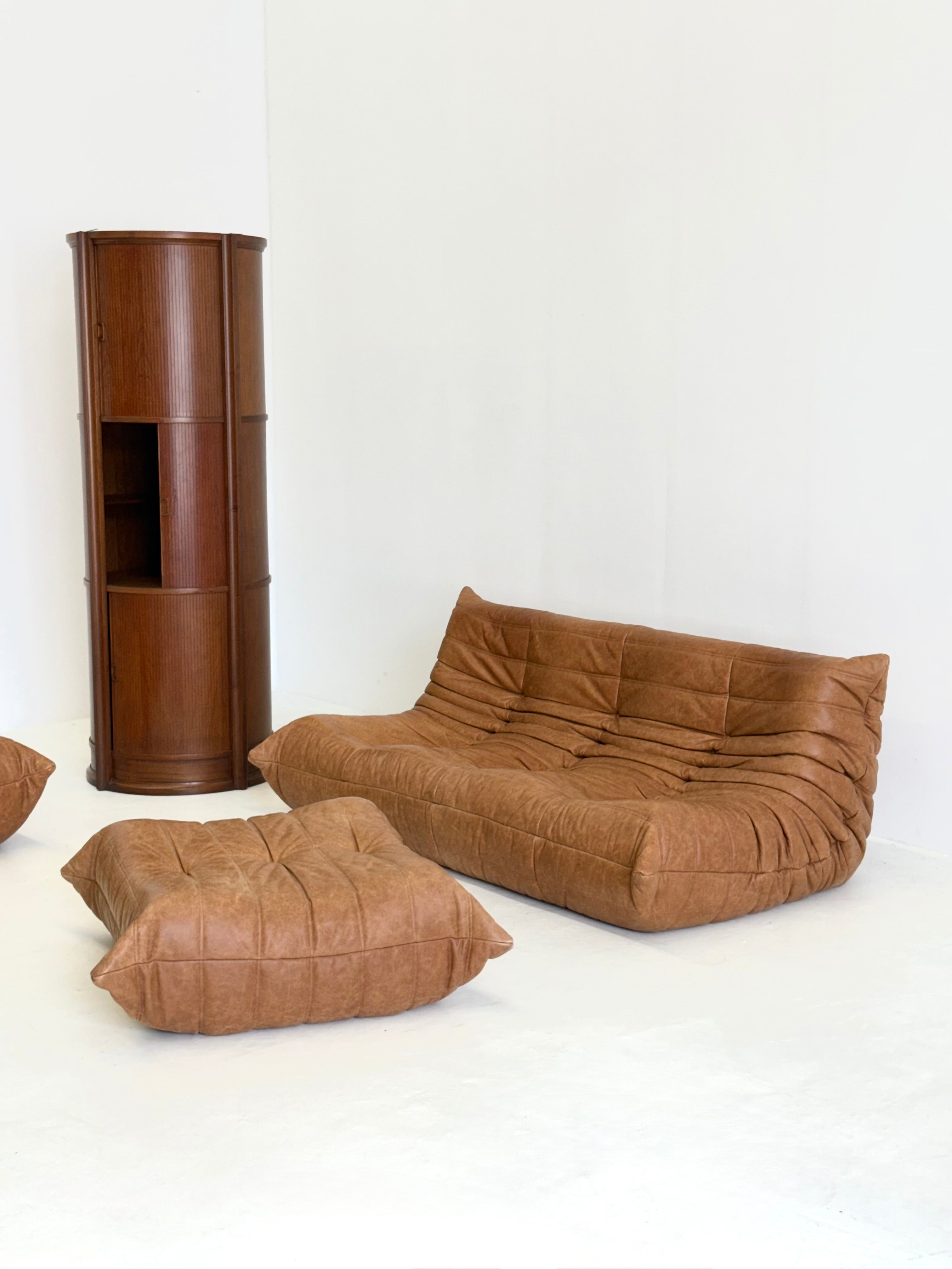 Ligne Roset Togo 3-seater in cognac leather — detail view