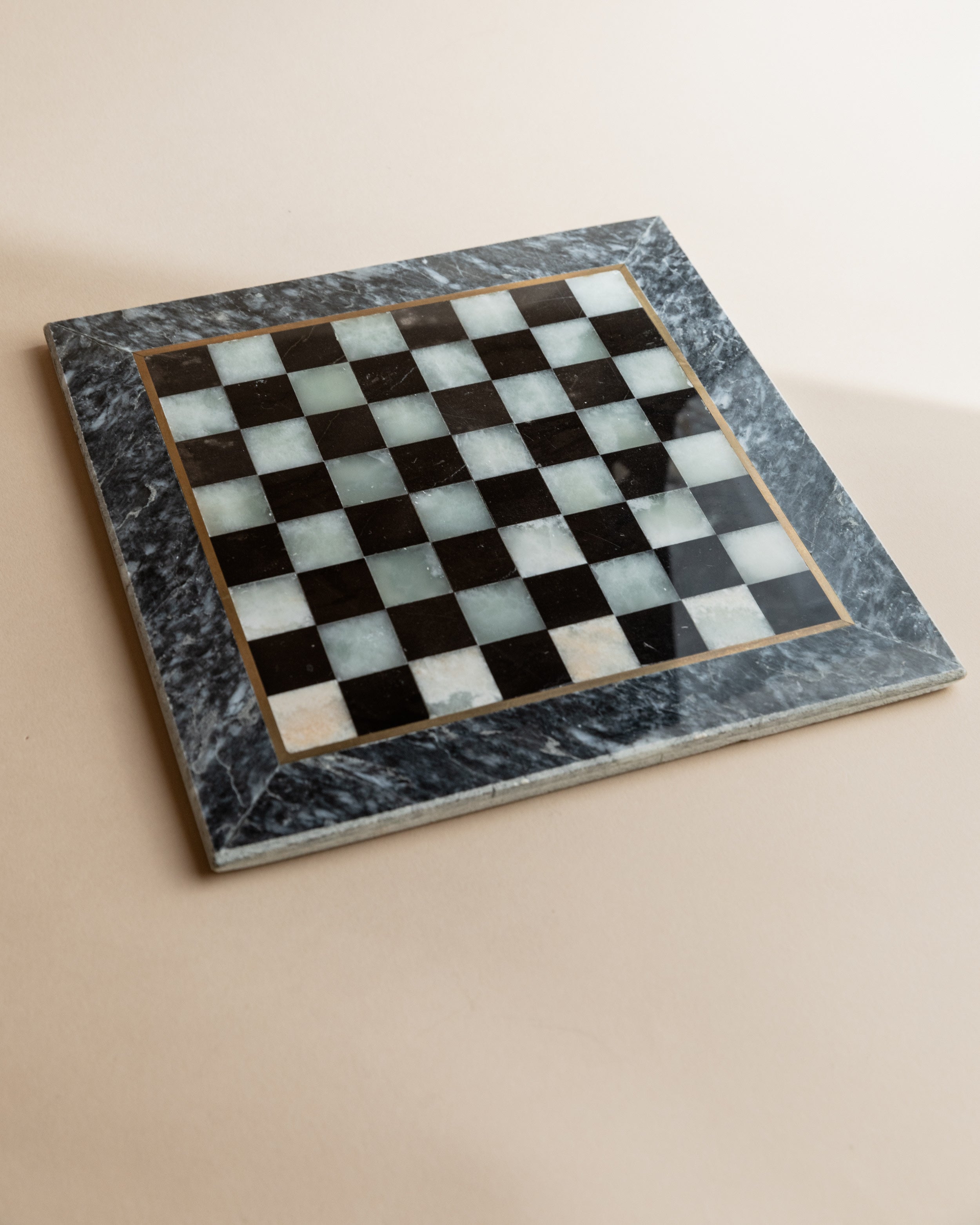 Ensemble d'échecs en marbre - Plateau en pierre avec pièces sculptées, Italie années 1960