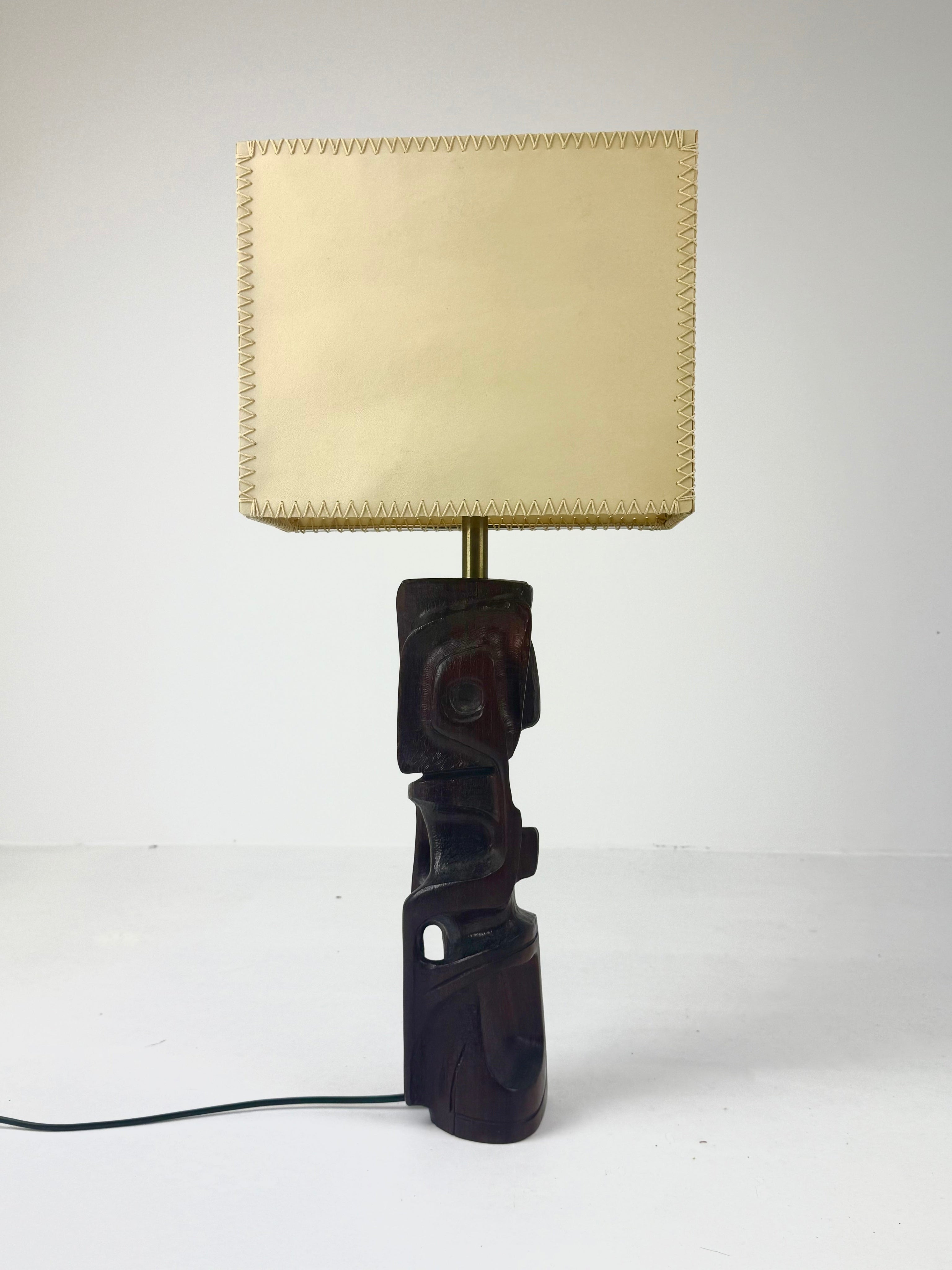 Hand-carved wooden sculptural table lamp by Gianni Pinna — view 10