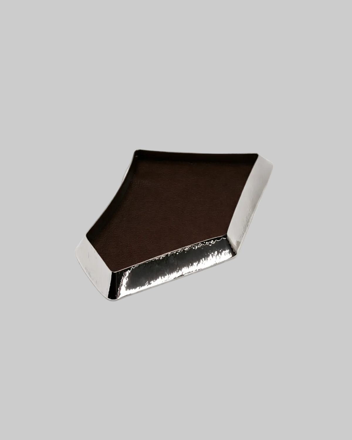 Silver plated Valet Tray n.2 — close-up of polished edge and dark interior