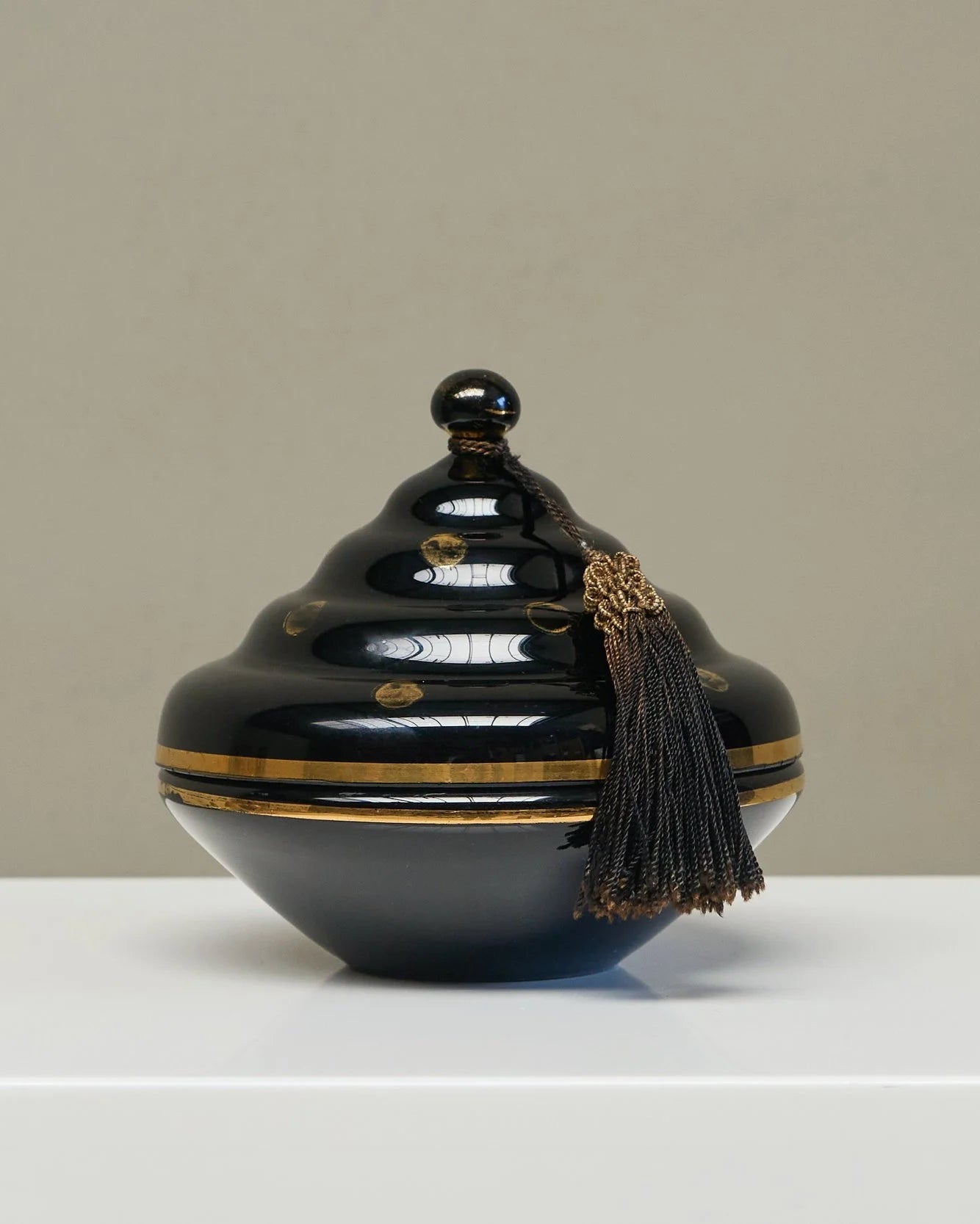 Art Deco Lidded Box with Tassel 'Booms Glass De Rupel' Belgium 1940s by ORNAMENTUM | The Oblist