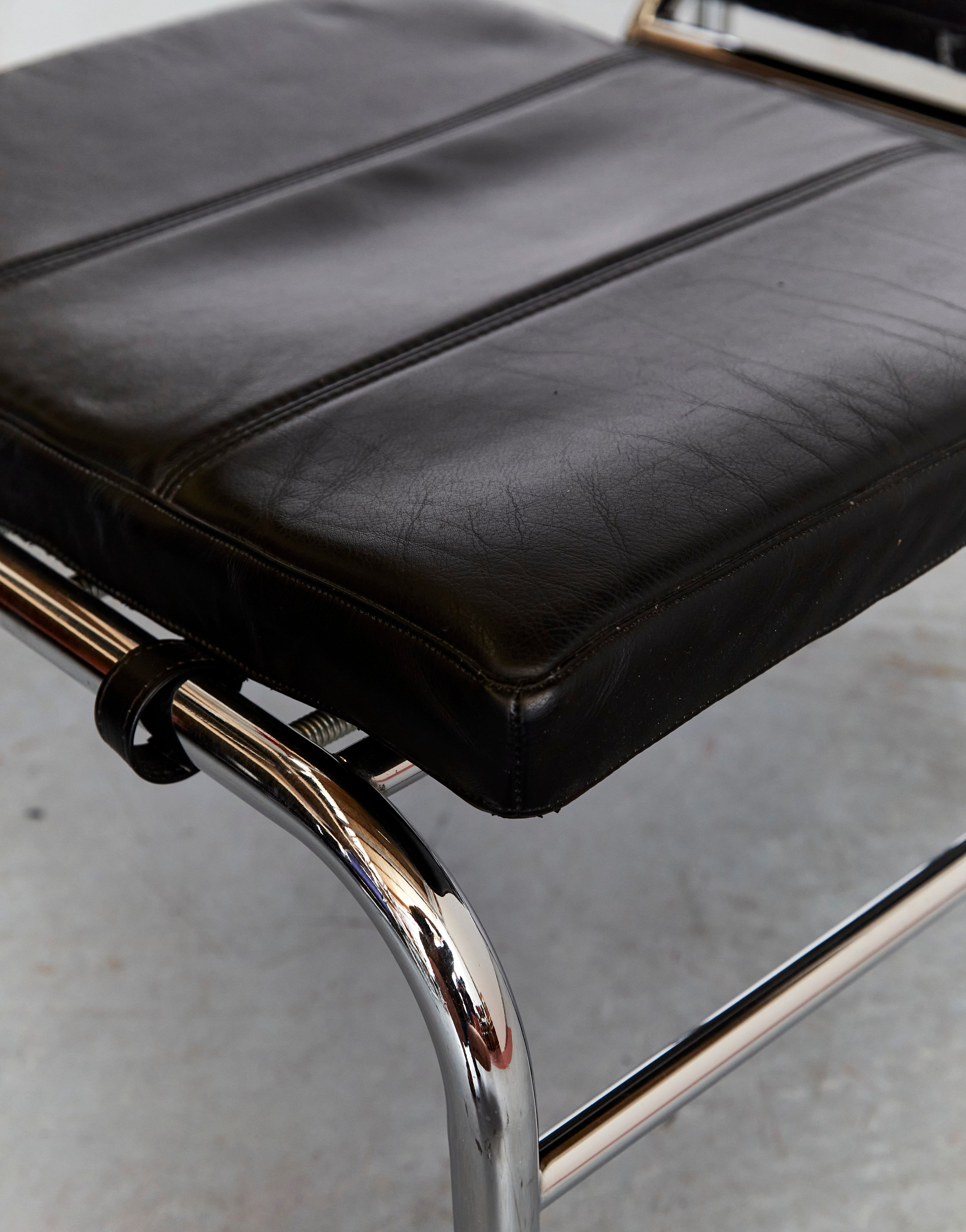 Gabriele Mucchi "Genni" Chaiselongue & Ottomane for Zanotta — lifestyle setting