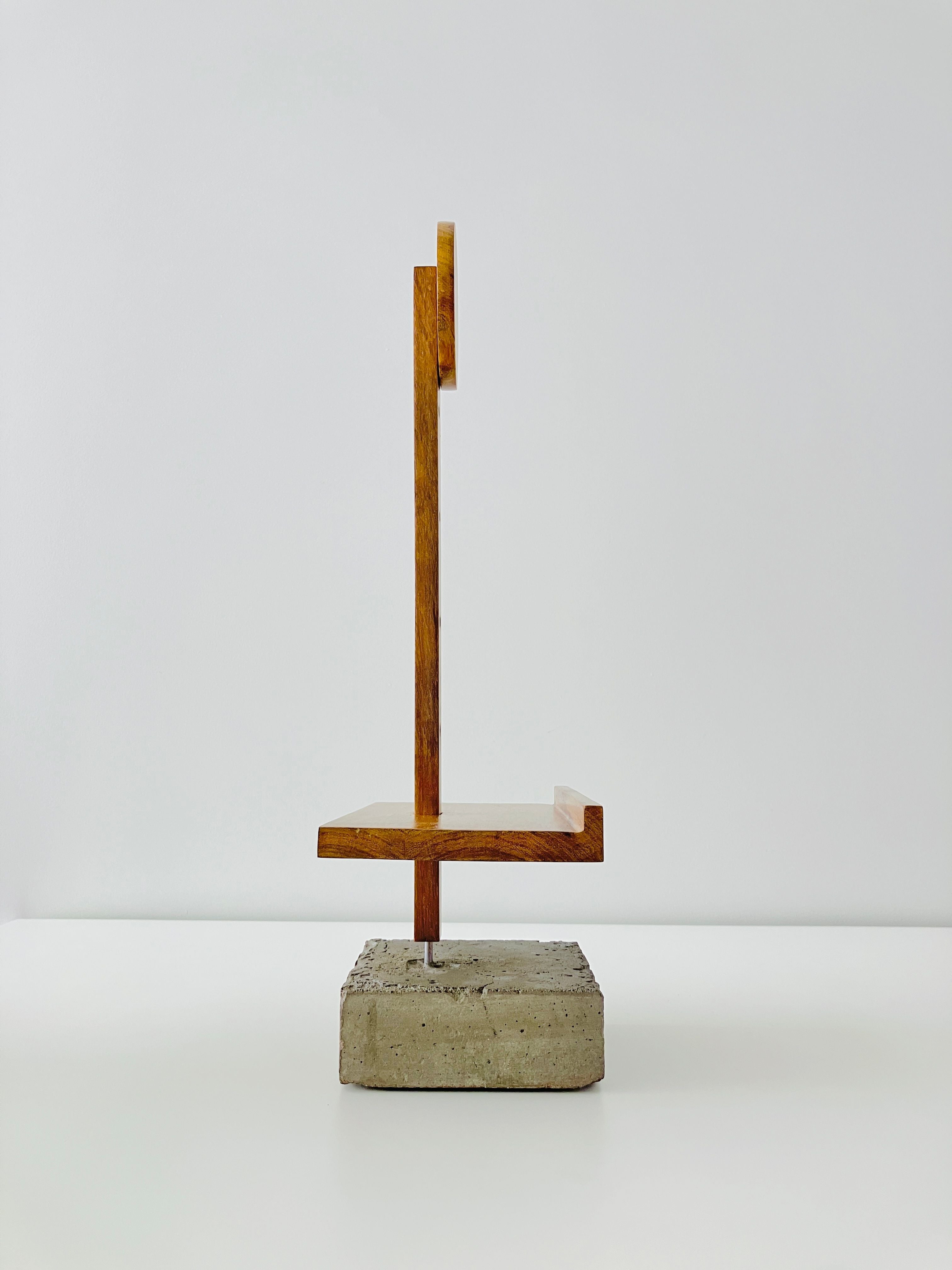 Teresa easel wooden frame stand with concrete base detail