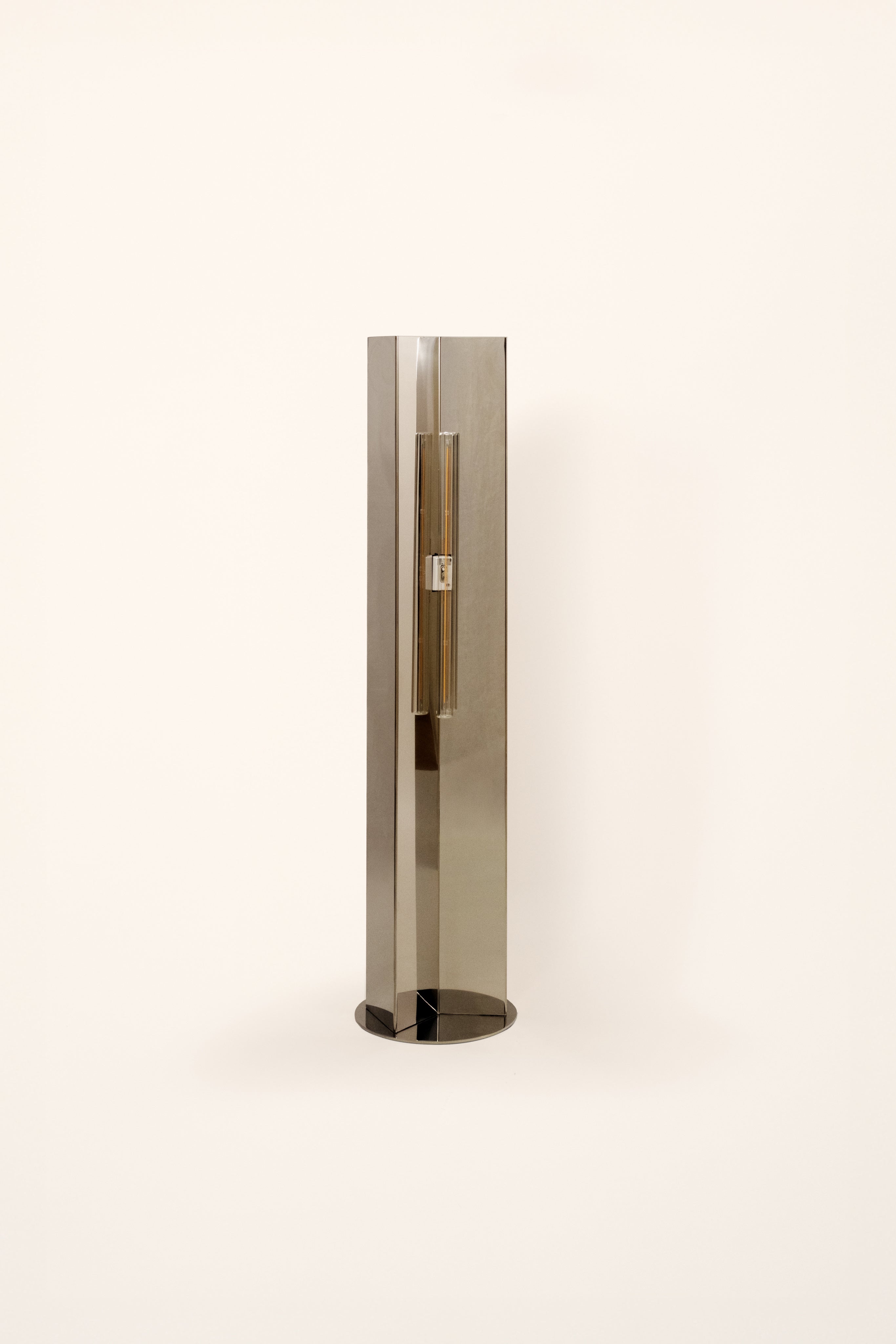 'Arrow 120' Floor Lamp — close-up