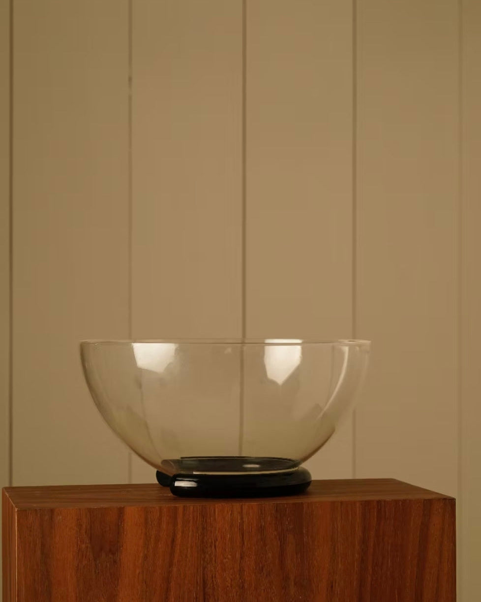Guzzini ‘Chimera’ Plexiglass Bowl by Giugiaro, 1989 — detail view