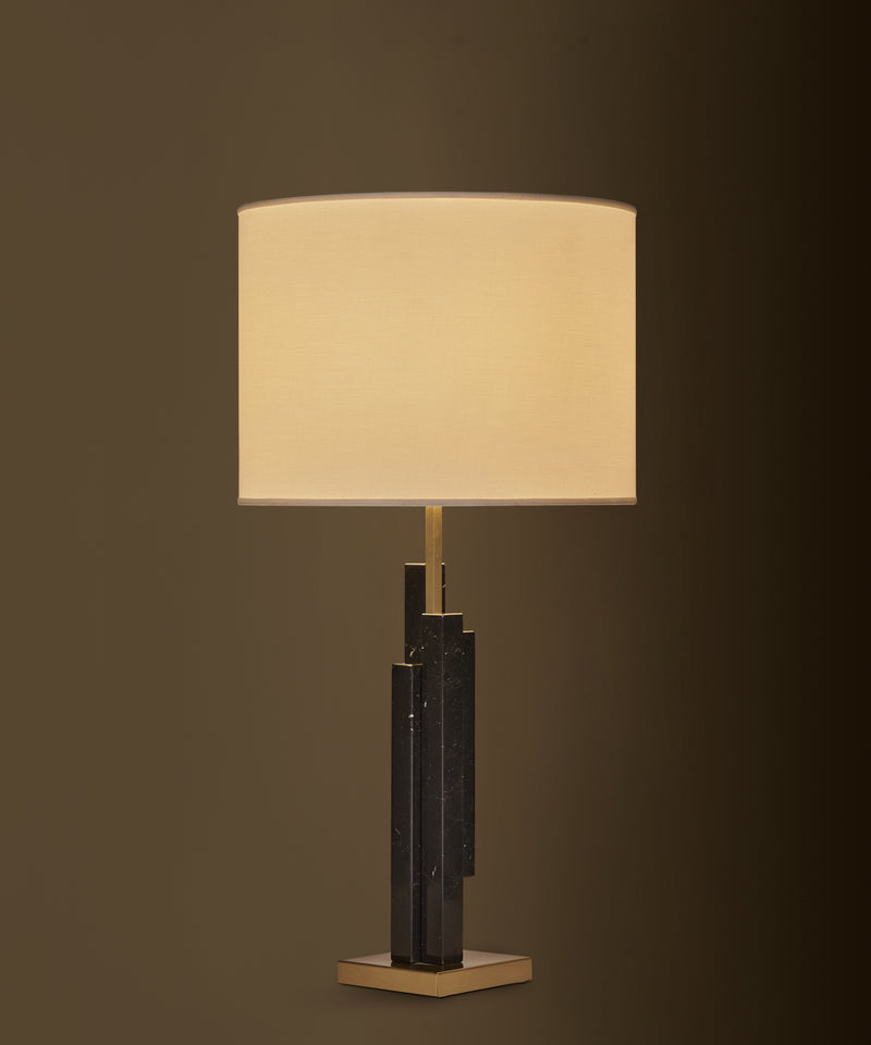"SKYLINE "Table Lamp in black marble and satin brass — detail view