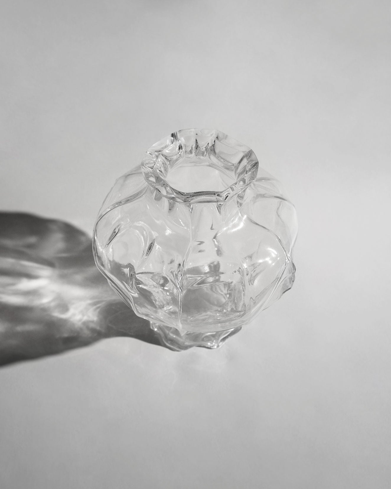 Ammonit Vase - Clear — top view highlighting clear glass design
