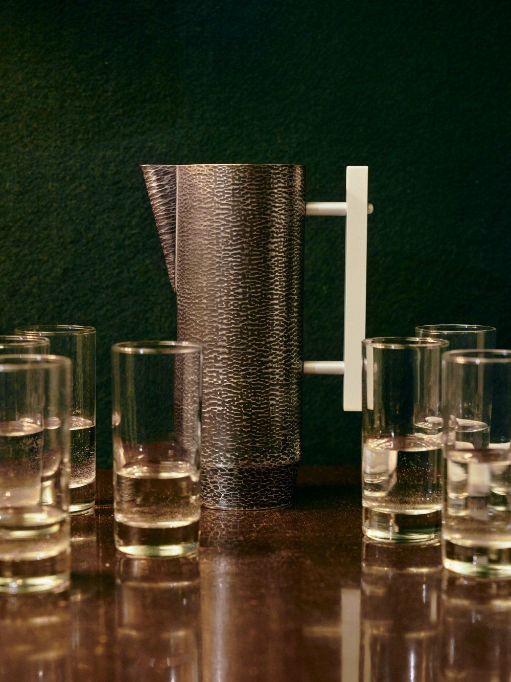 Pichet en bronze blanc poli