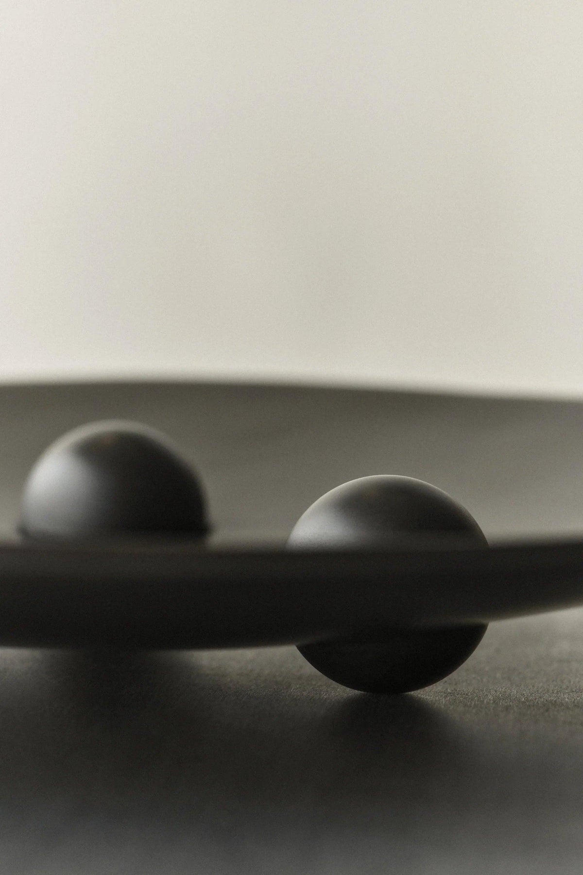 THE ROE STUDIO TRAY OBJECT 003 — lifestyle setting