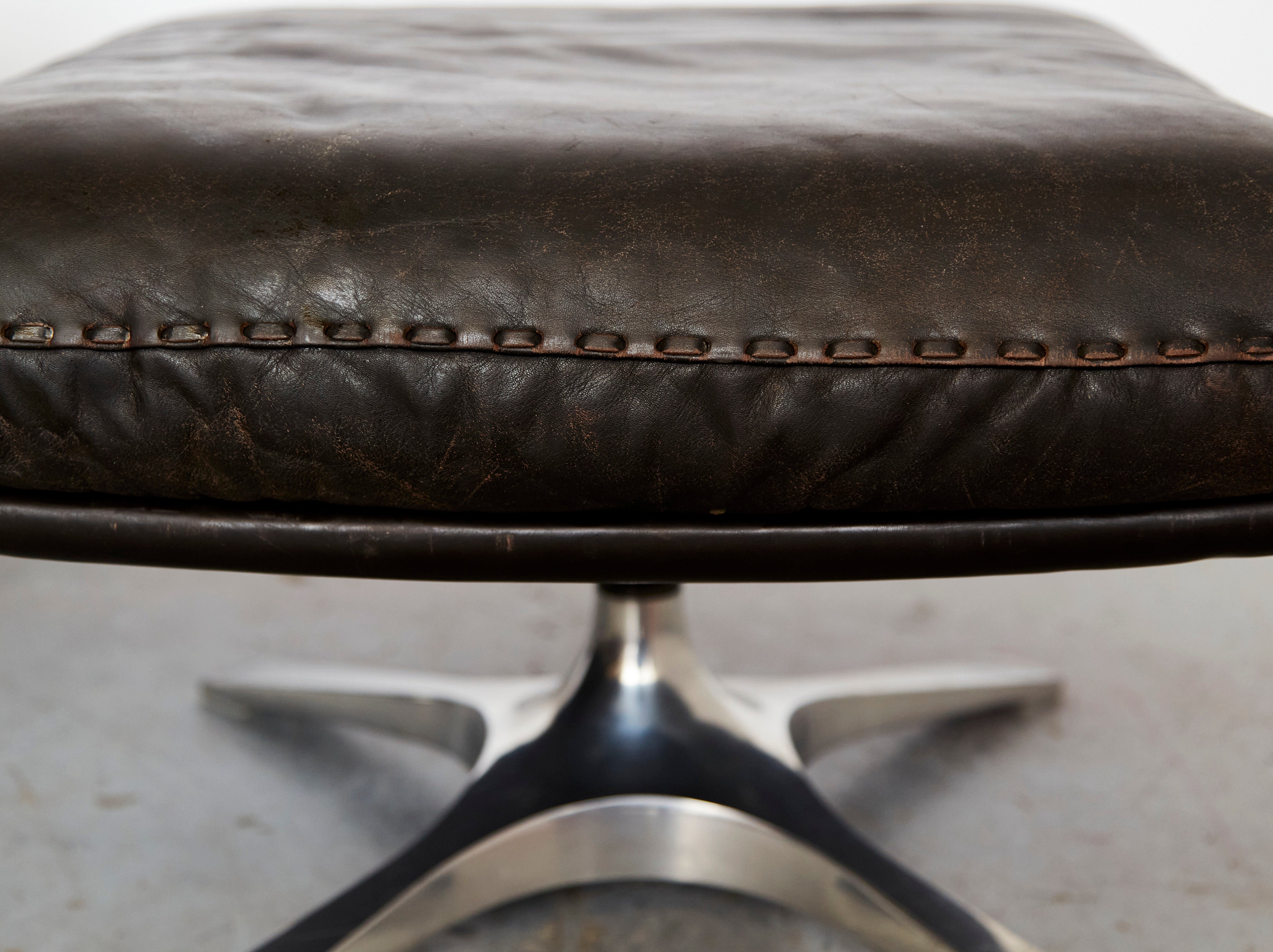 de Sede DS-31 Lounge Chair & Ottomane — lifestyle setting
