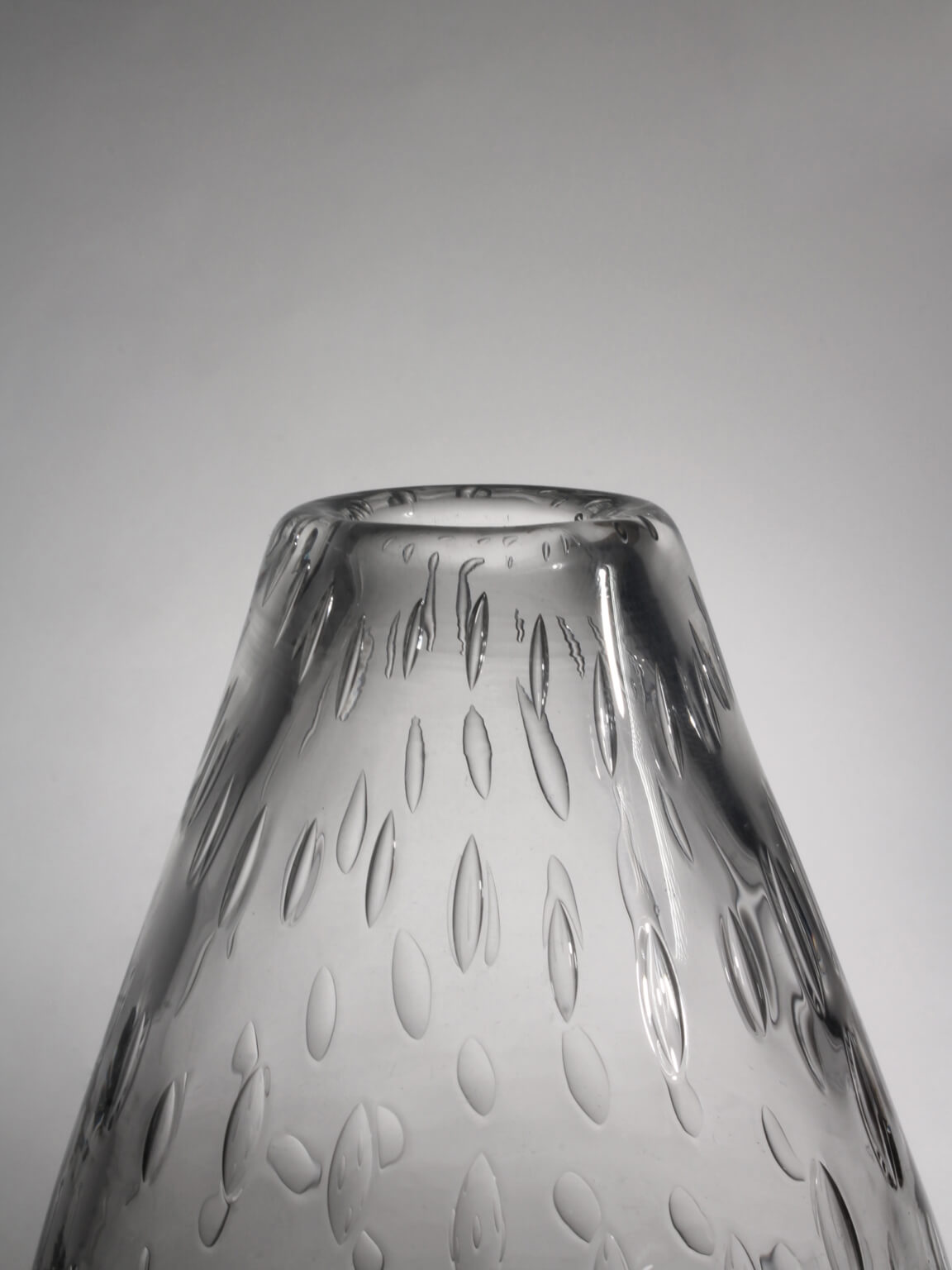 Hirschberg Crystal Teardrop Bubbles Vase, 1960, Germany — detail view