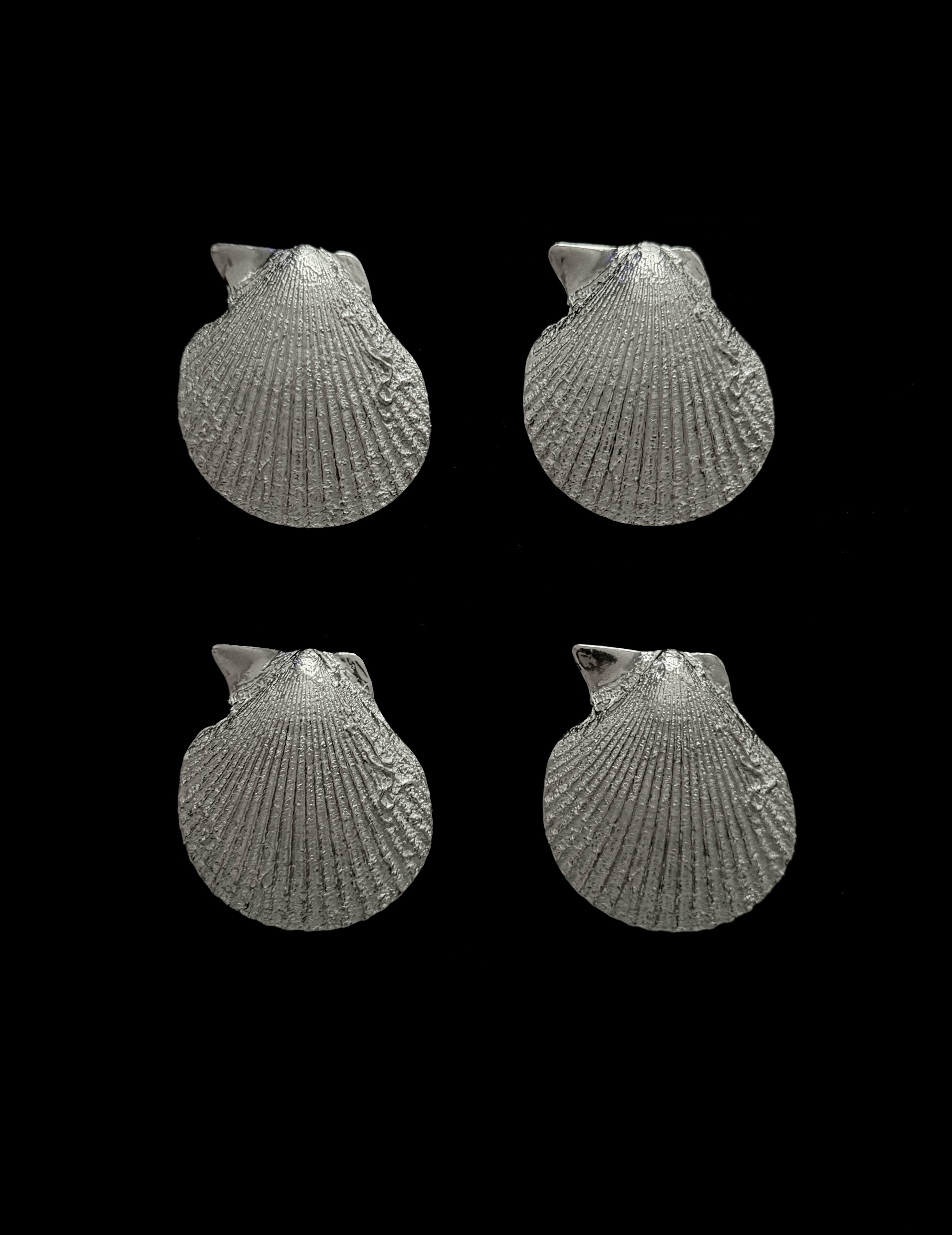 Vintage vide-poches in silver scallop shell design by LA PARADE