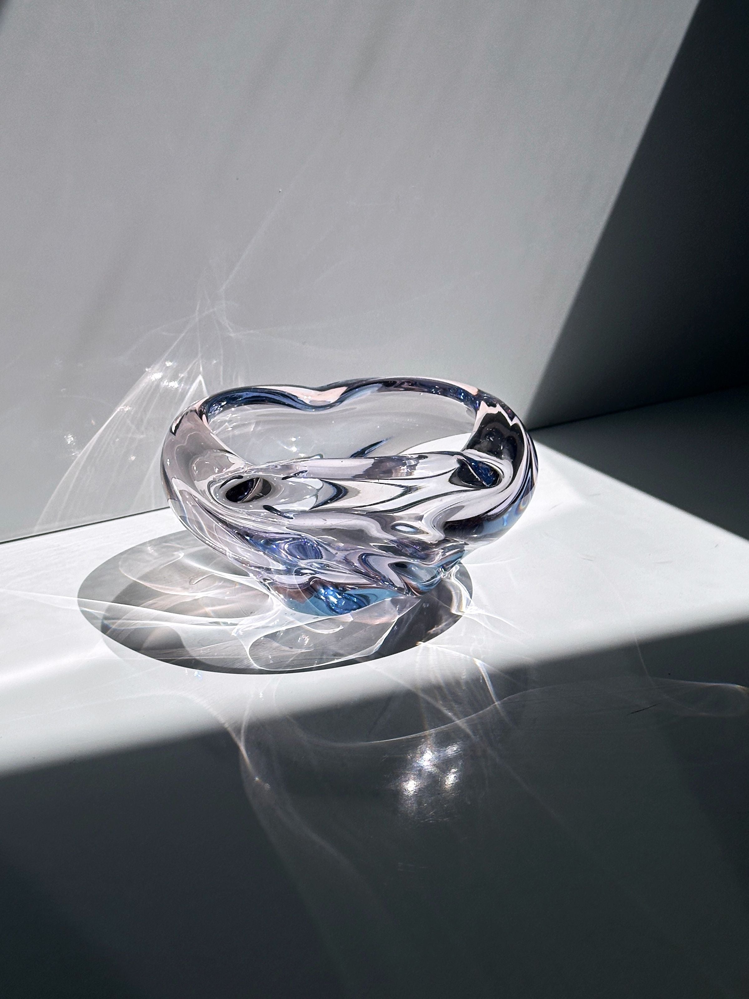 Clear glass vide-poche bowl by Jaroslav Beranek with blue swirl accents