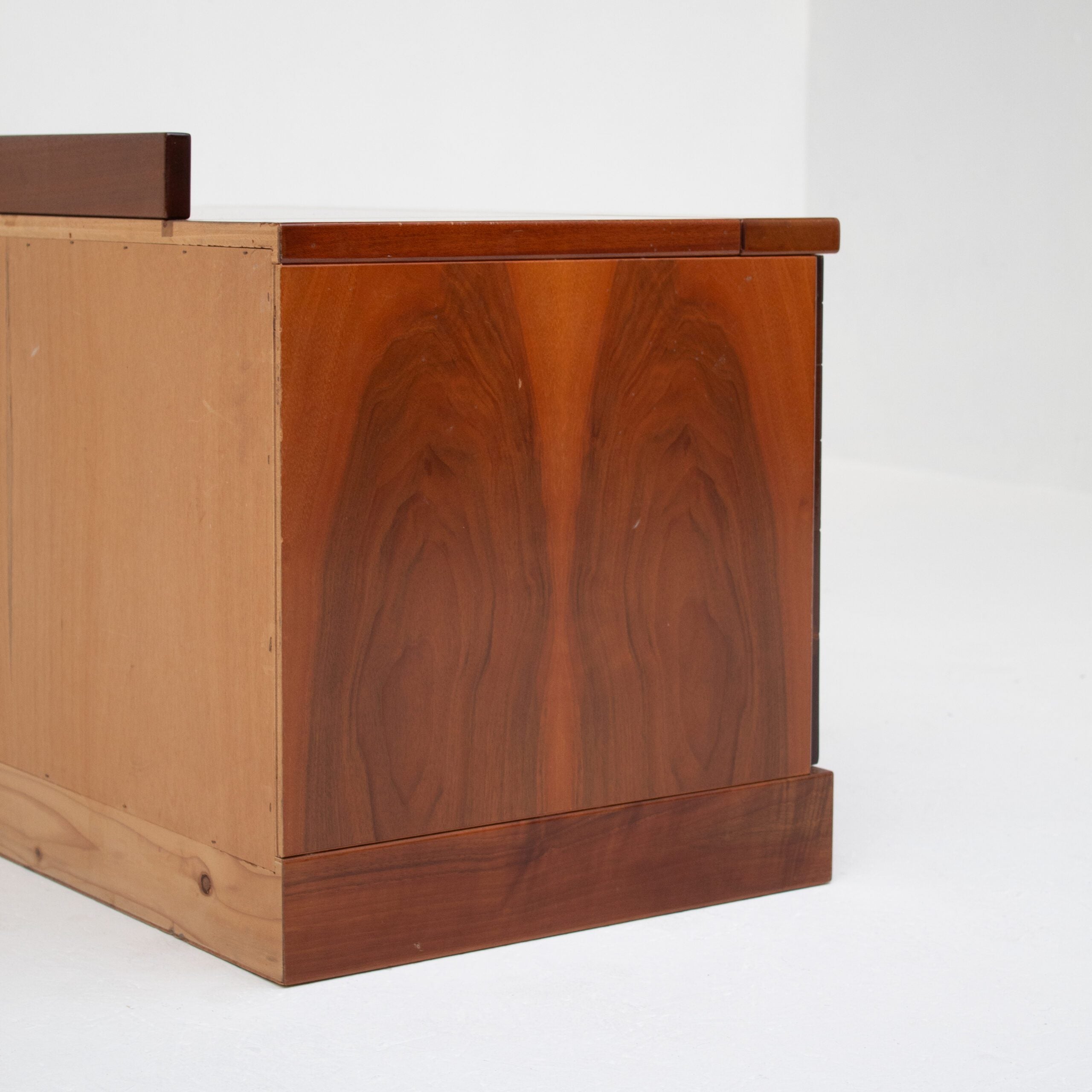 Set of Nightstands in Wood and Brass — close-up of wooden drawer detail