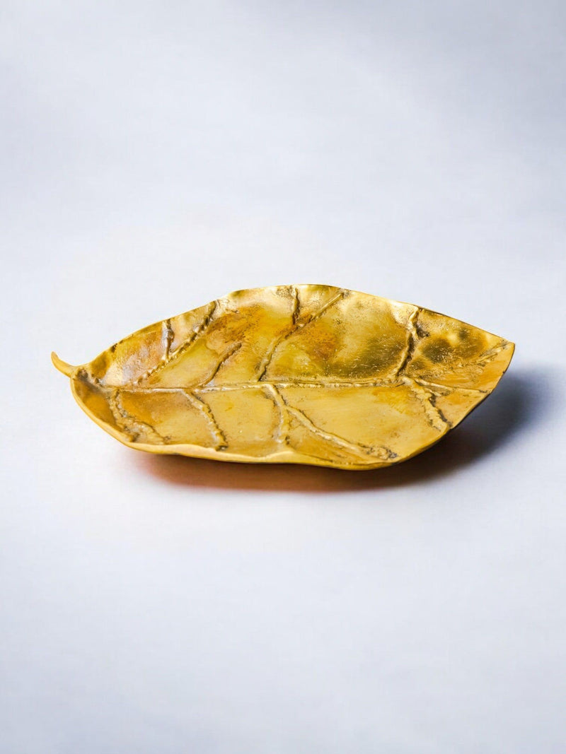 Brutalist Leaf Tray by David Marshall in Bronze, 1980s — close-up of textured bronze surface