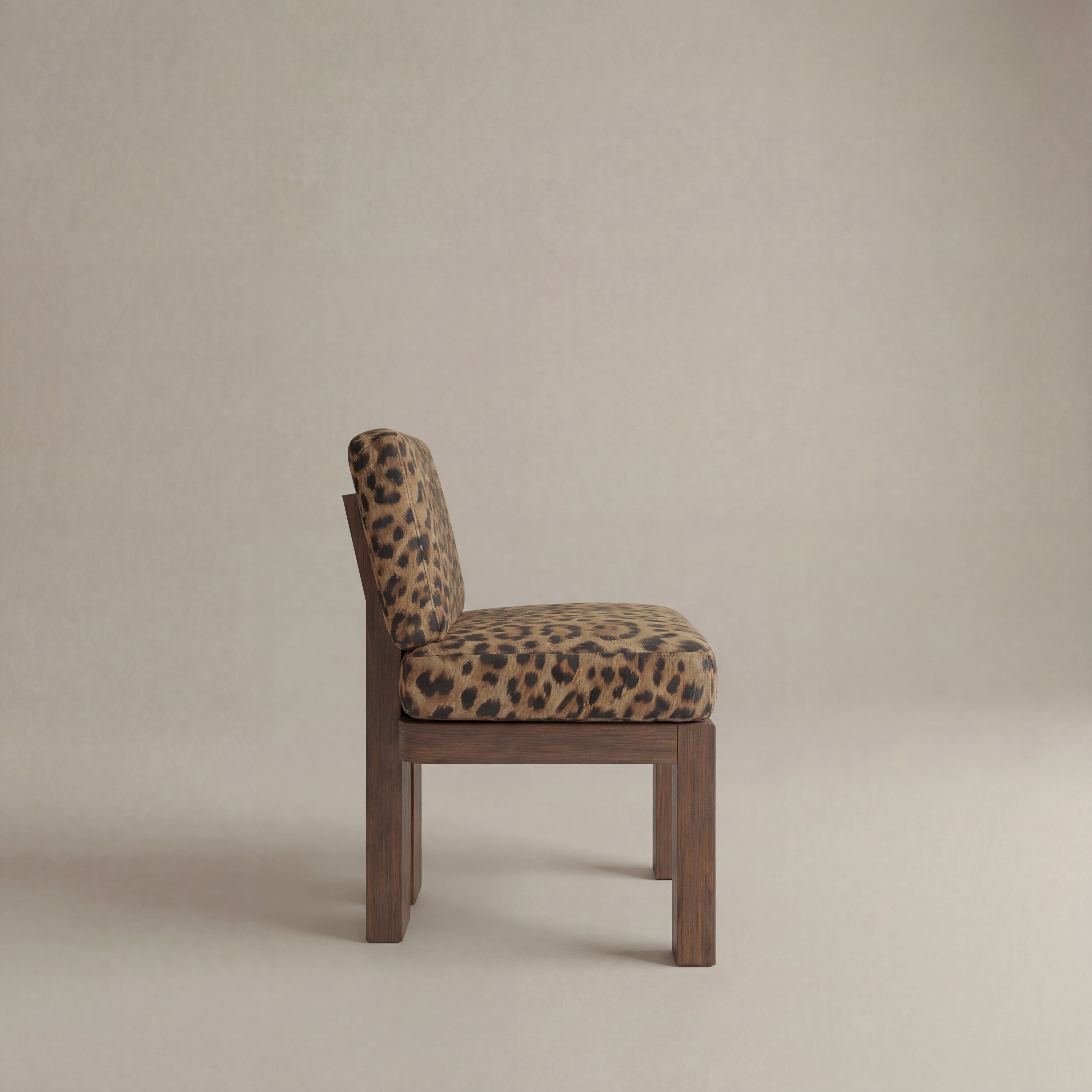 L’ÉCLAT CHAIR — side angle