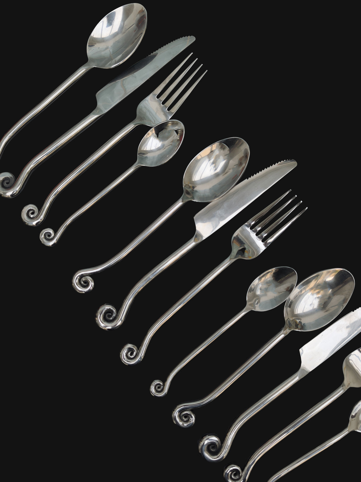 Set of 24 Spiral Cutlery — side angle