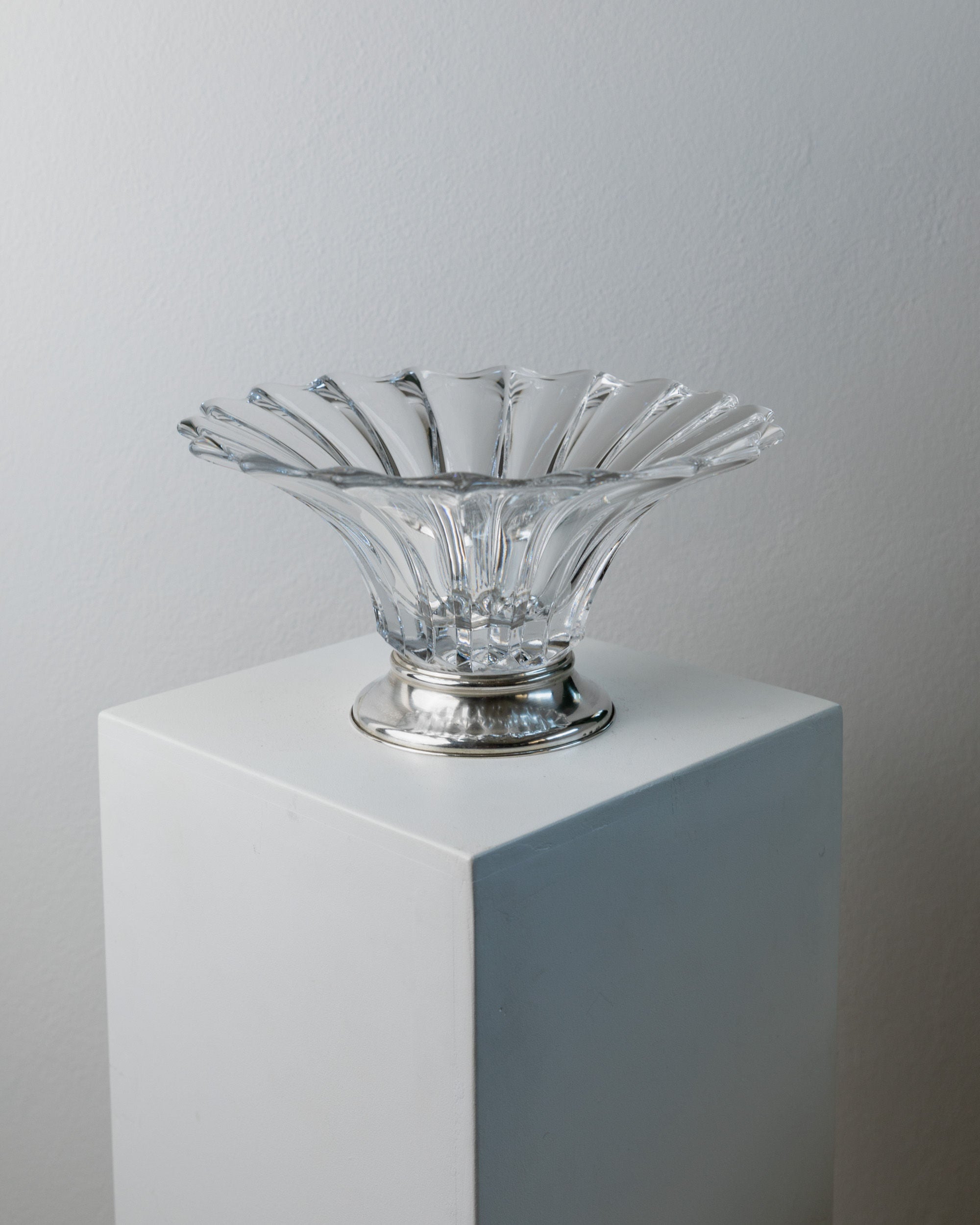 Large Crystal Glass Bowl, Italy 1940s — top view highlighting clear glass texture