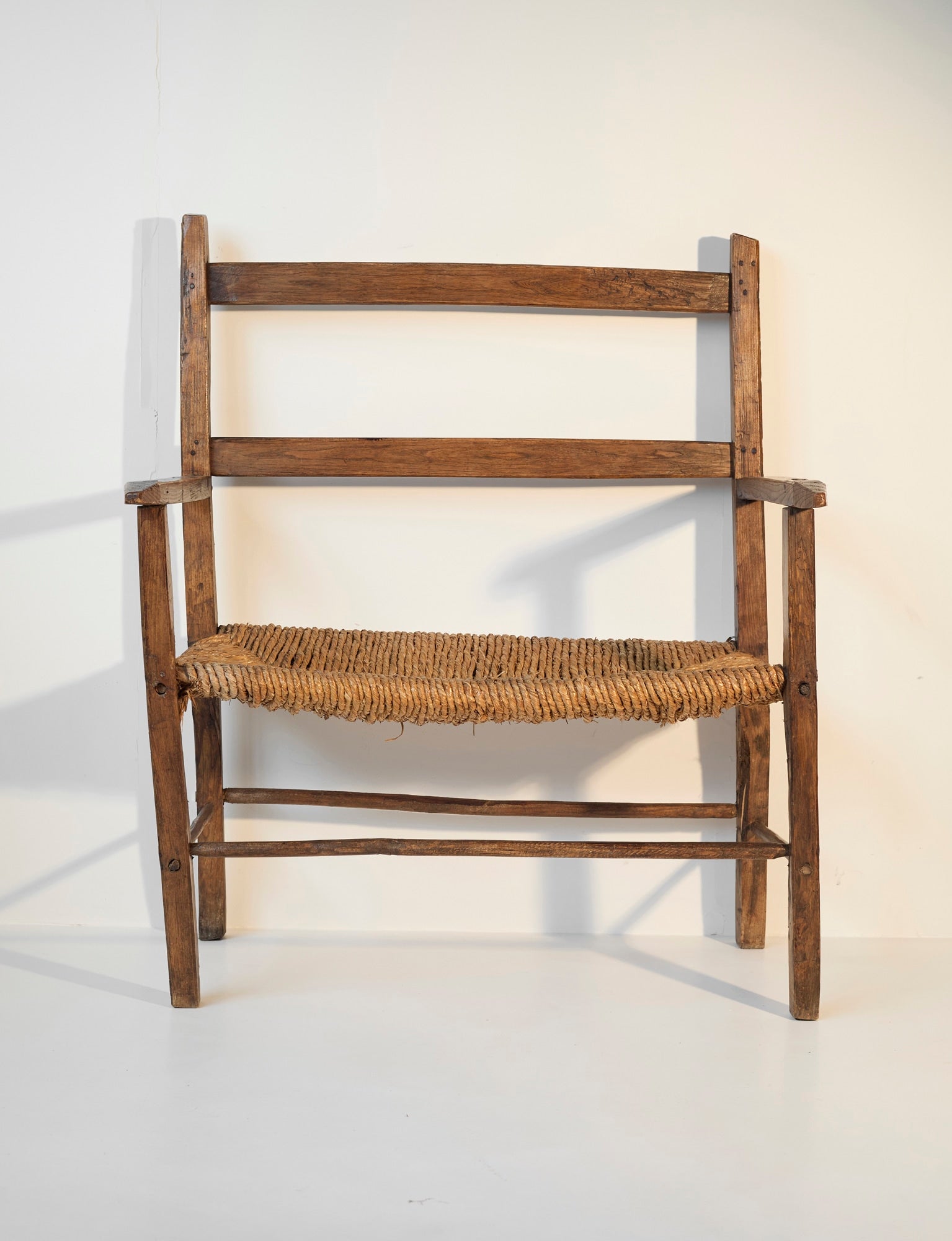 A French folk bench from the 19th Century. Wood and straw — additional view