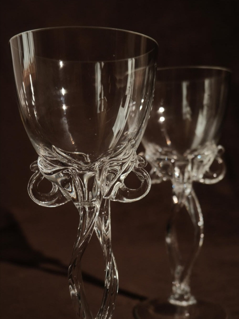 Set of 2 hand-blown wine glasses — side angle