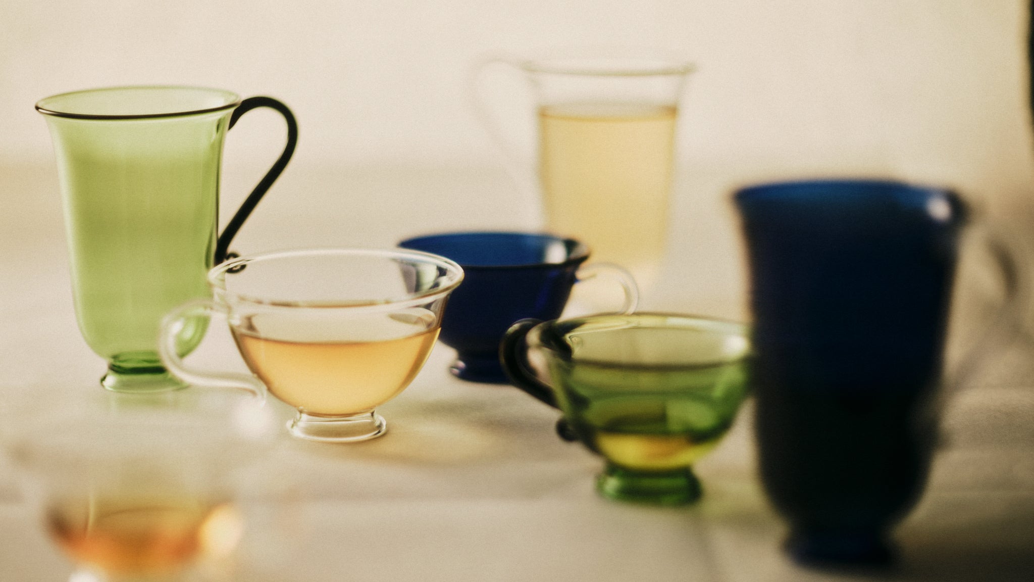 Grande Tasse Set — arranged on light surface with various colors