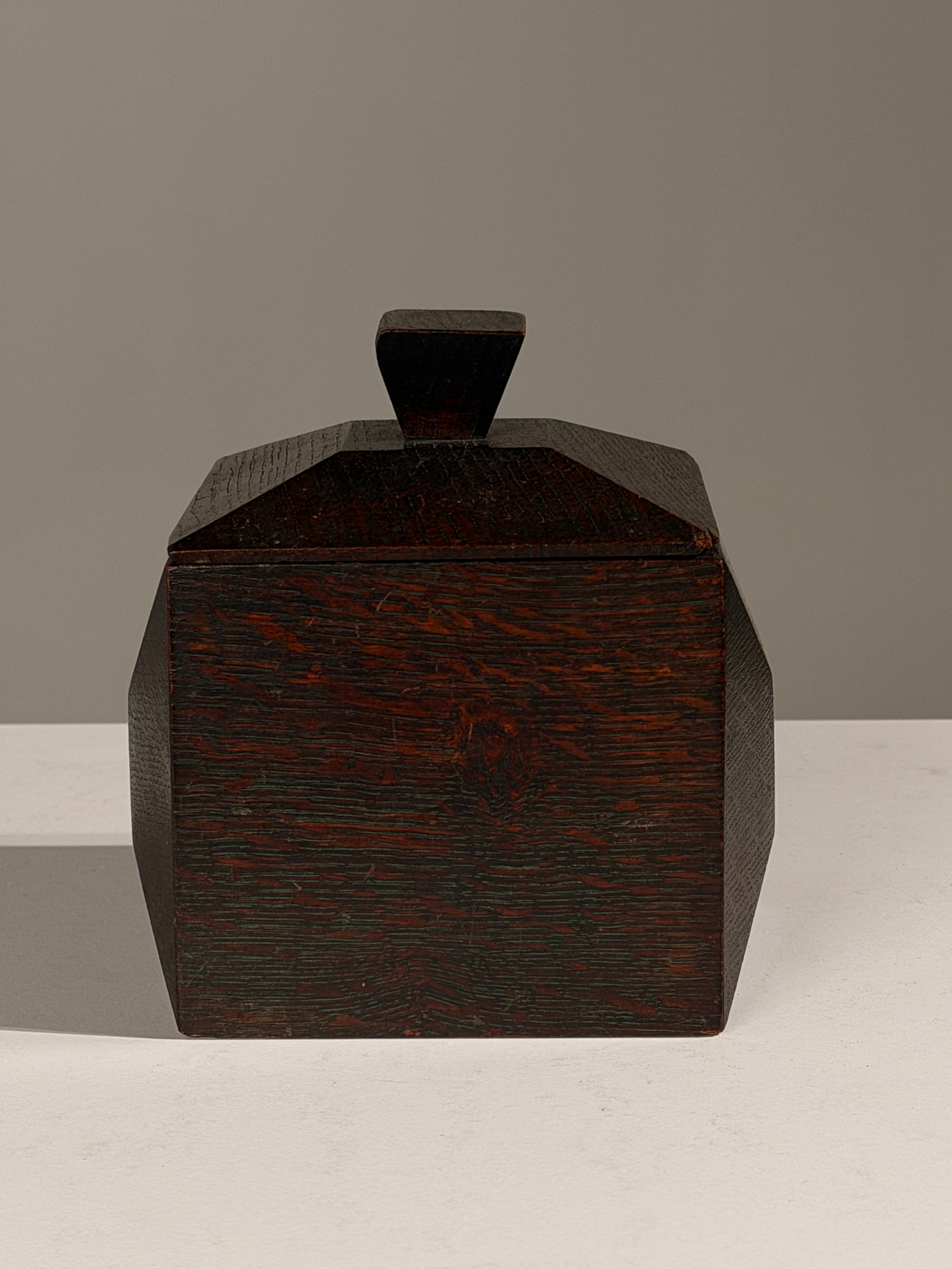 Art Deco lidded box in exotic wood, France, circa 1930 — view 9