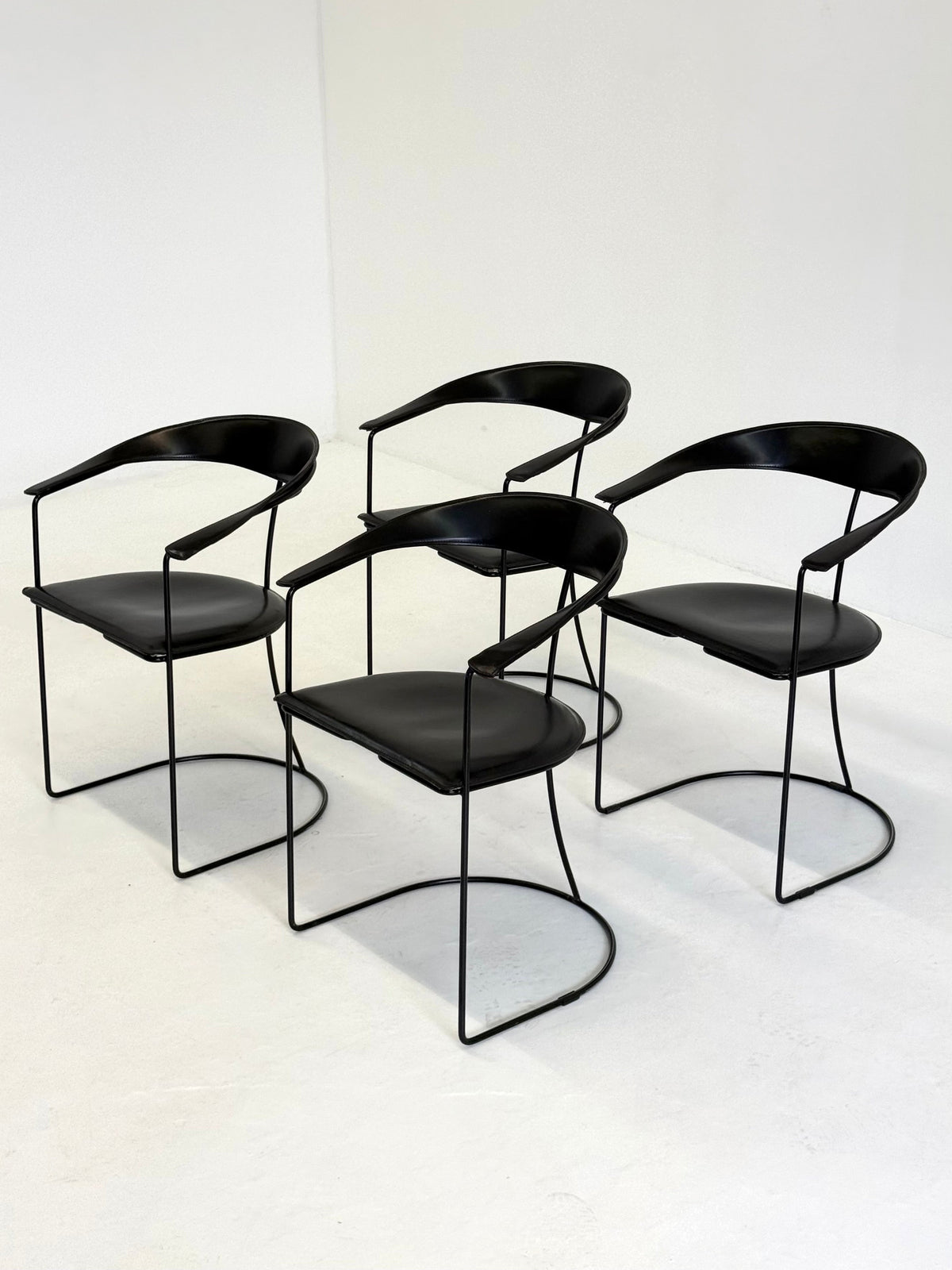 Set of 8 Vintage Arrben Ursala dining chairs in black leather — view 11