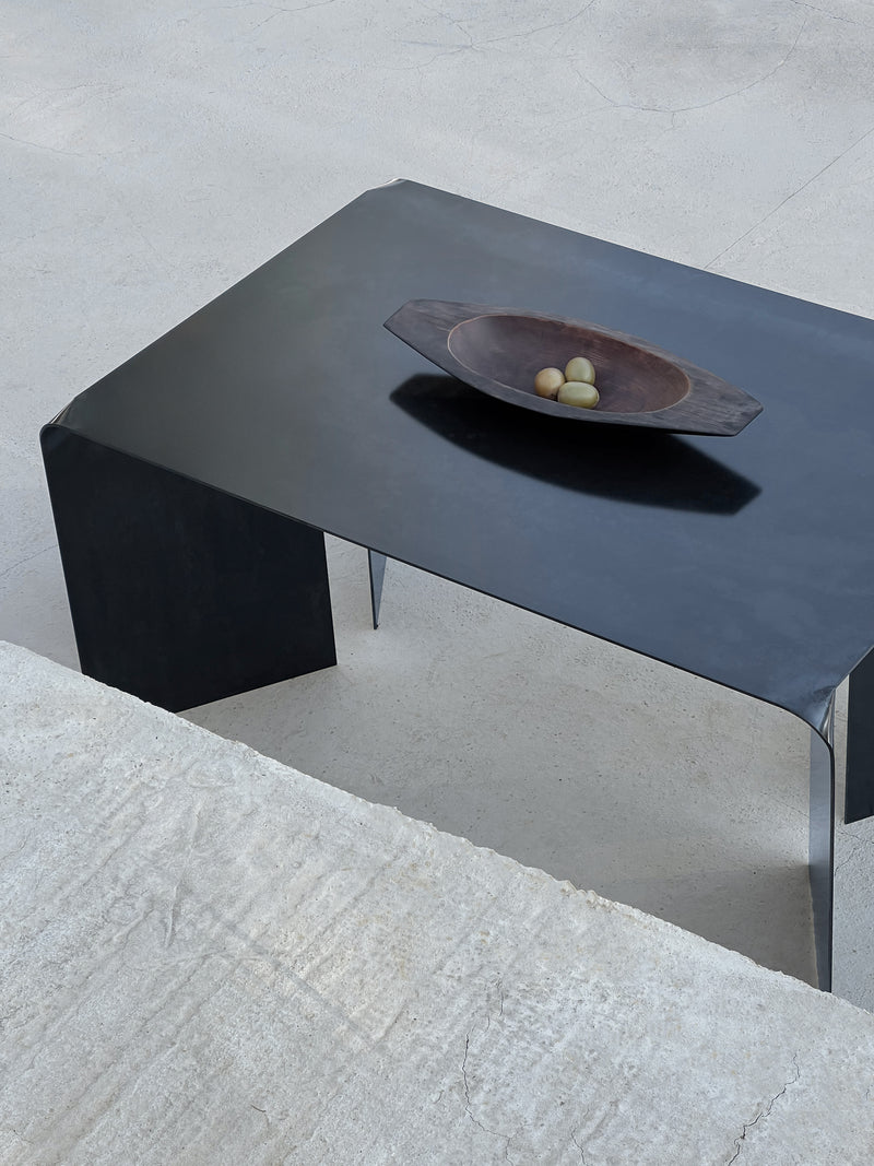 Doa' Steel Desk — top view of black steel surface with bowl