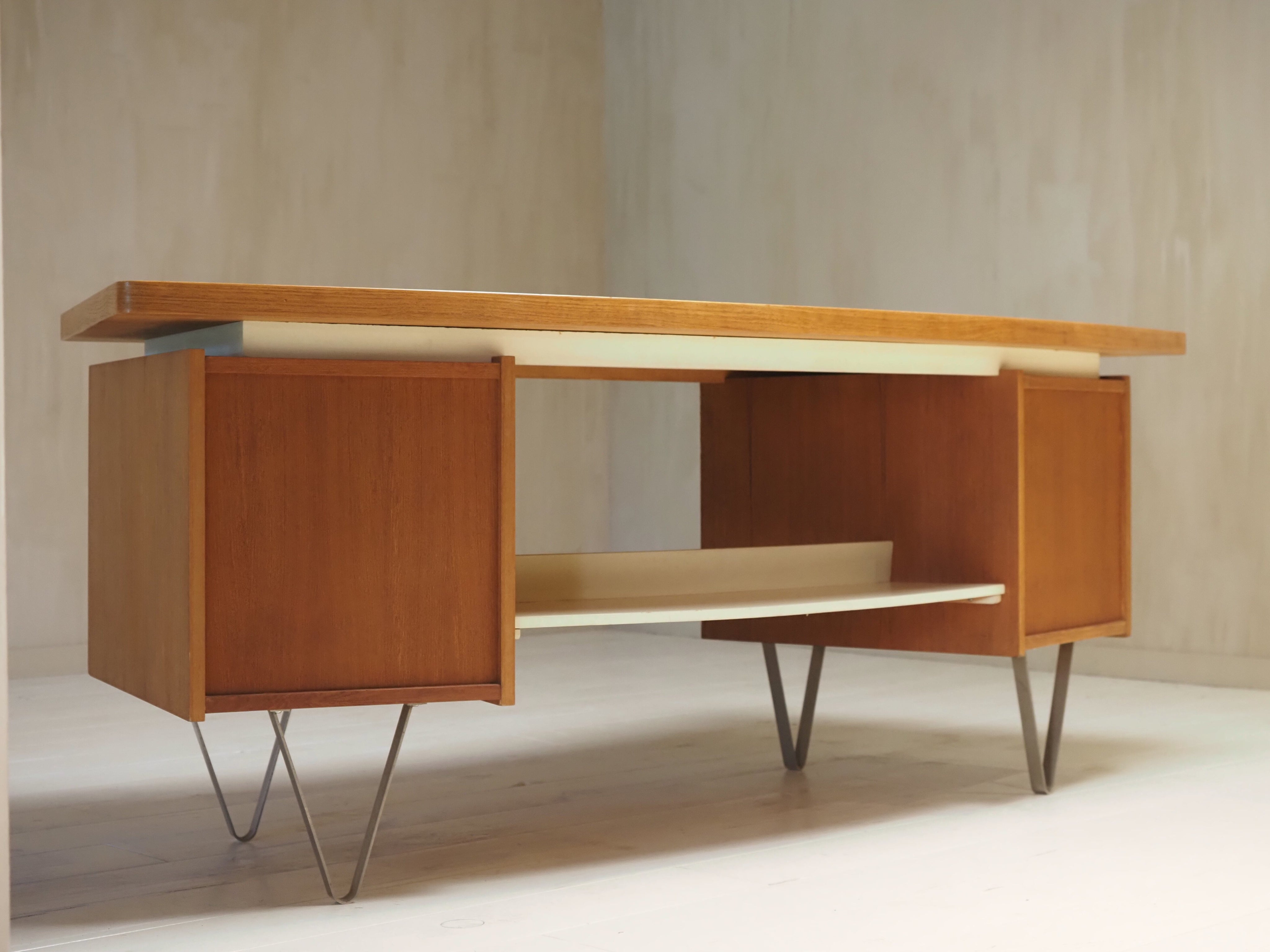 Boomerang Floating Desk by Tijsseling, The Netherlands, 1960s — detail view