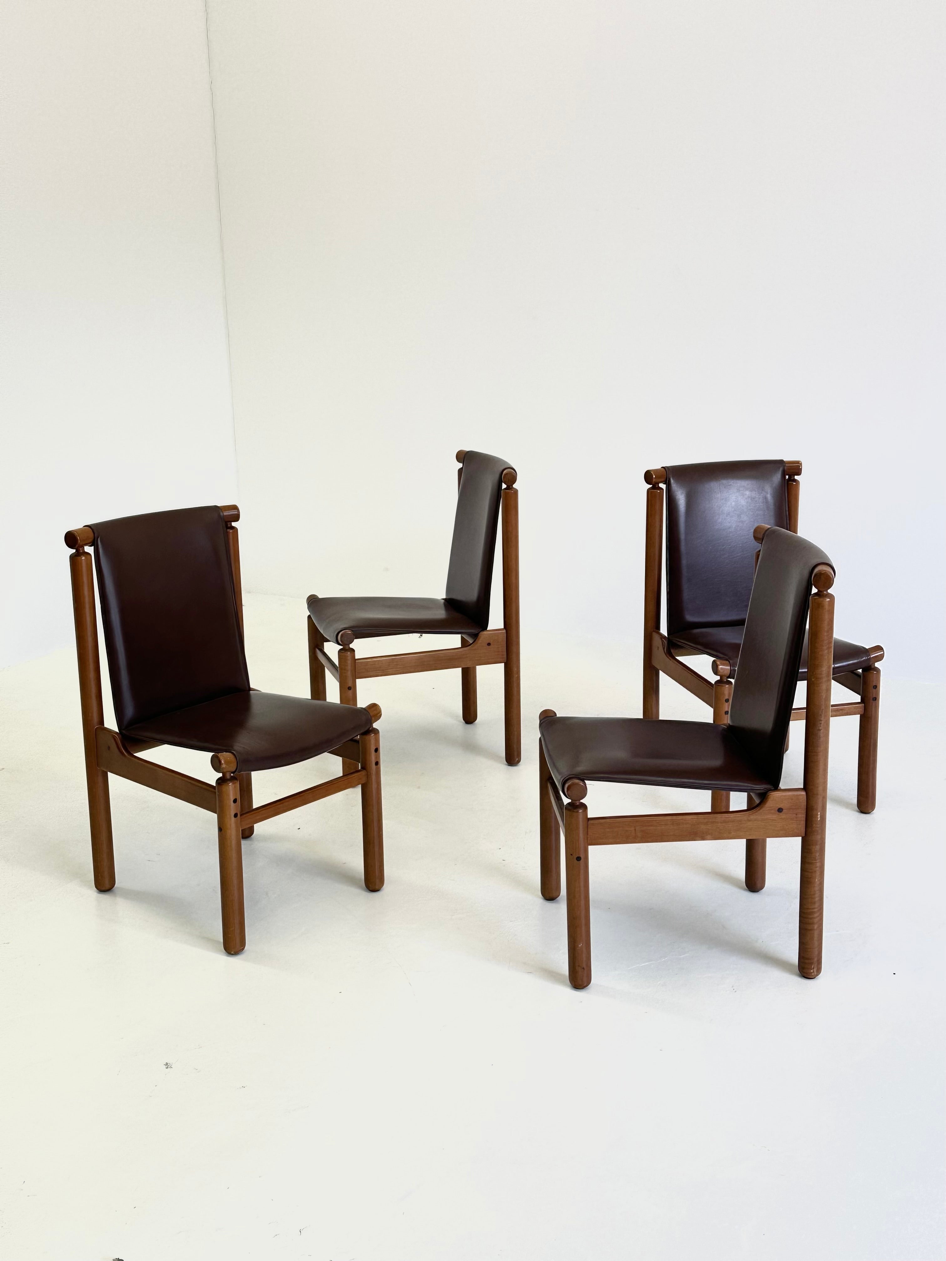 Set of Tapiovaara dining chairs by La Permanente Cantù — detail view